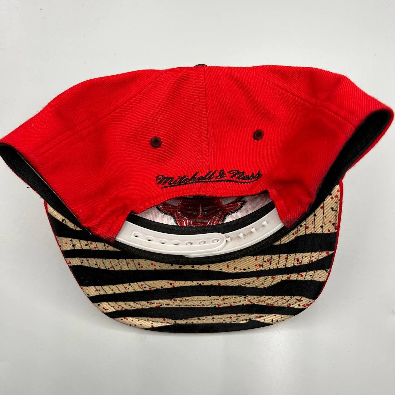 Mitchell & Ness Chicago Bulls Hat Men Red Mitchell & Ness NBA Snap Back Cap Size ONE SIZE - 8 Thumbnail