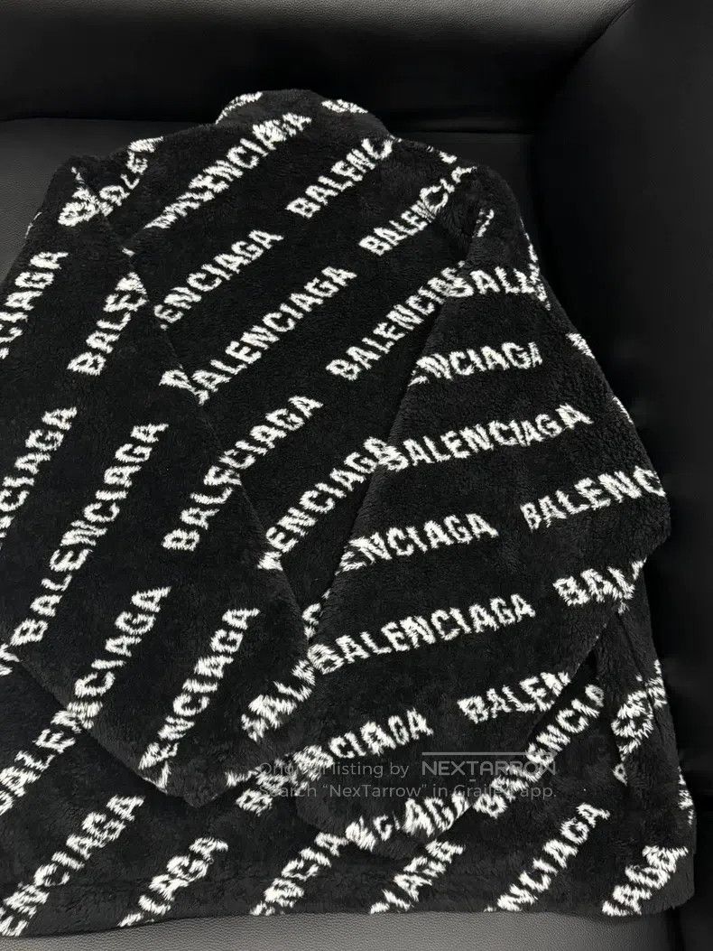 Balenciaga Balenciaga Full Print Letter Stand Collar Loose Shoulder S Size XS / US 0-2 / IT 36-38 - 2 Thumbnail