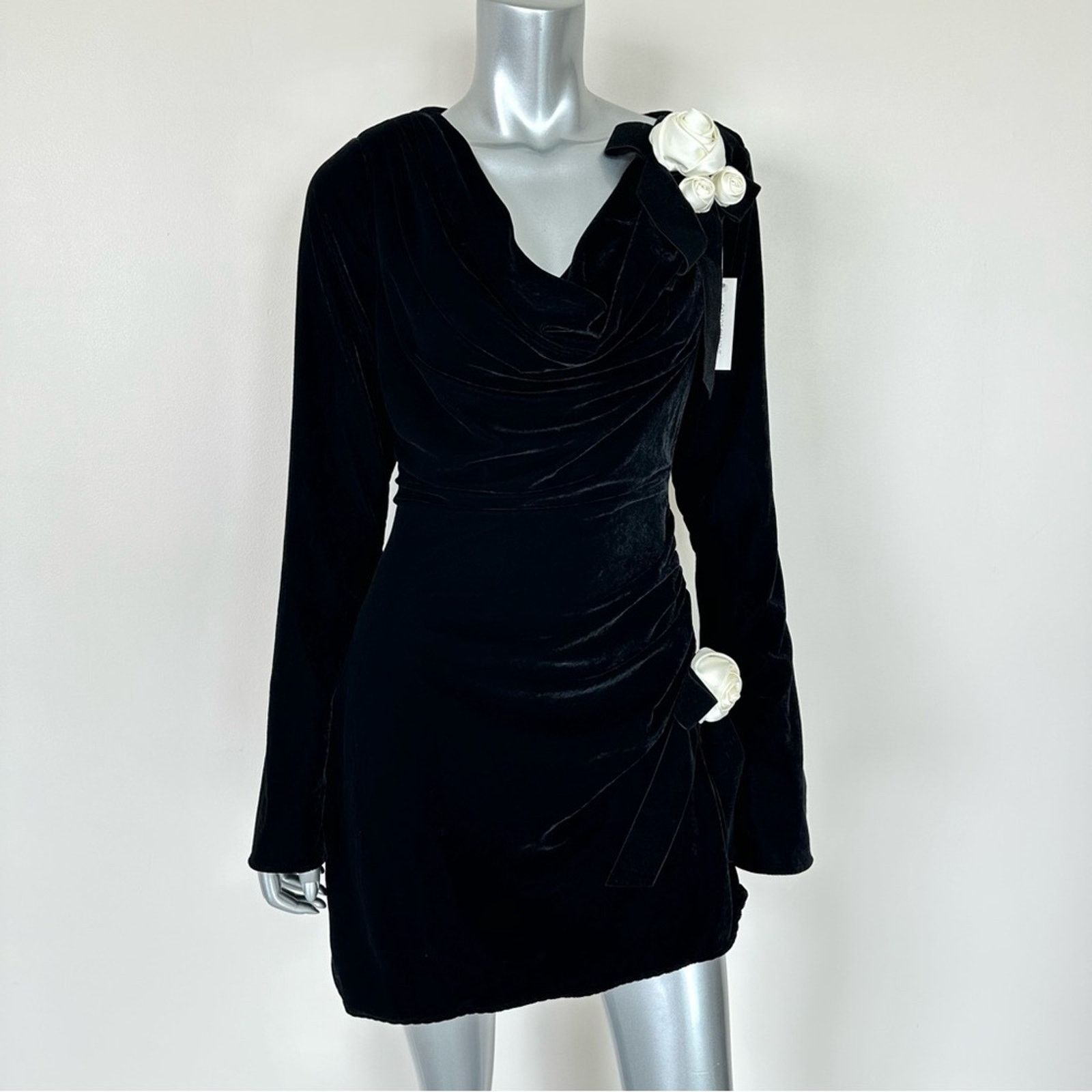 For Love & Lemons NWT!!! For Love and Lemons velvet dress size M Retail 280$ Size M / US 6-8 / IT 42-44 - 1 Thumbnail