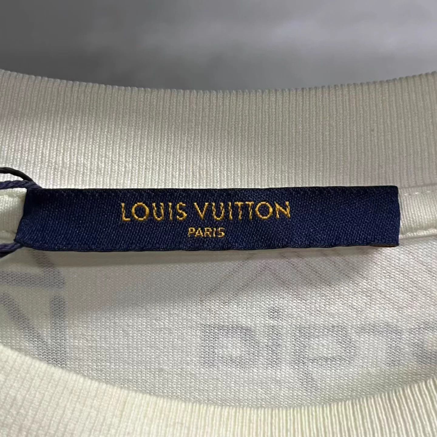 Louis Vuitton Louis Vuitton White Logo Print Short Sleeve T-shirt L Size US L / EU 52-54 / 3 - 3 Thumbnail