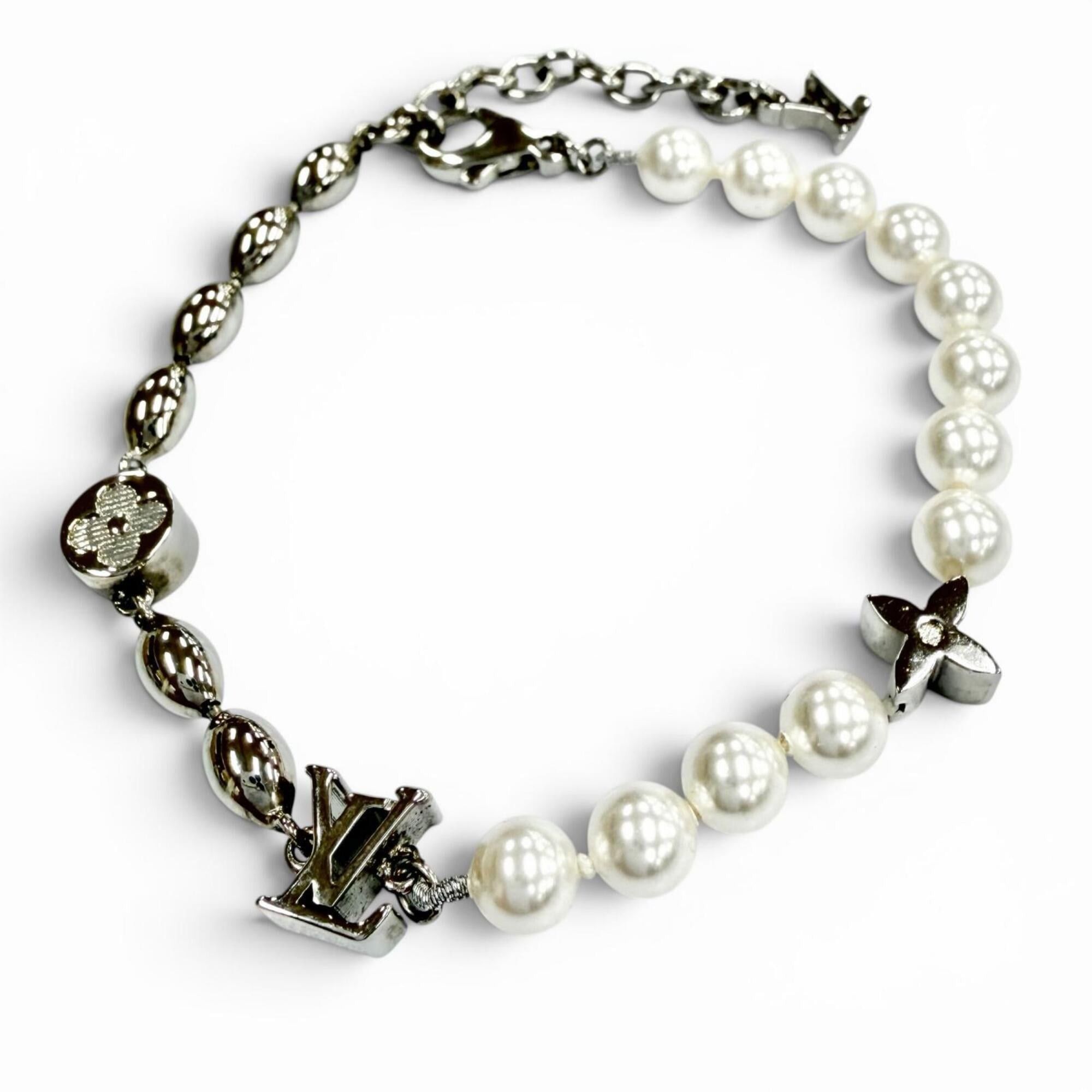 Louis Vuitton LOUIS VUITTON M1556A Pearl Fusion LV Logo Chain Bracelet, Silver/White, Men's/Women's Accessory Size ONE SIZE - 1 Thumbnail