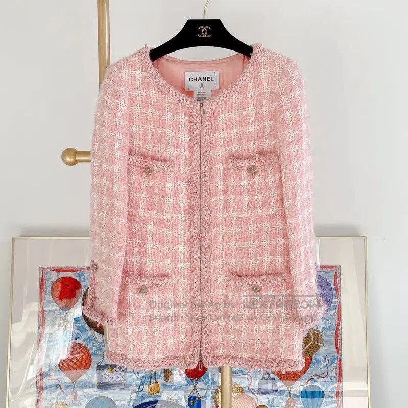 Chanel Chanel Pink Wool Boucle Women's Jacket . Size M / US 6-8 / IT 42-44 - 1 Thumbnail