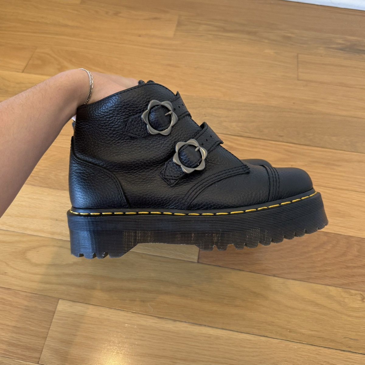 Dr. Martens Dr. Martens Devon Flower Buckle Leather Combat Boots US 9 Size US 9 / EU 42 - 6 Thumbnail