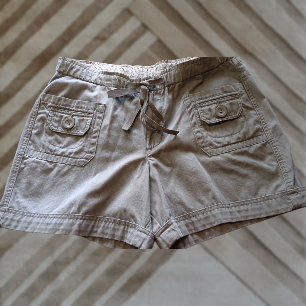 Vintage VINTAGE LEE Riders Shorts Women 12M Khaki Pockets Drawstring Cargo Inseam 5 in Army Green 6 Pocket Size 34" / US 12 / IT 48 - 1 Thumbnail