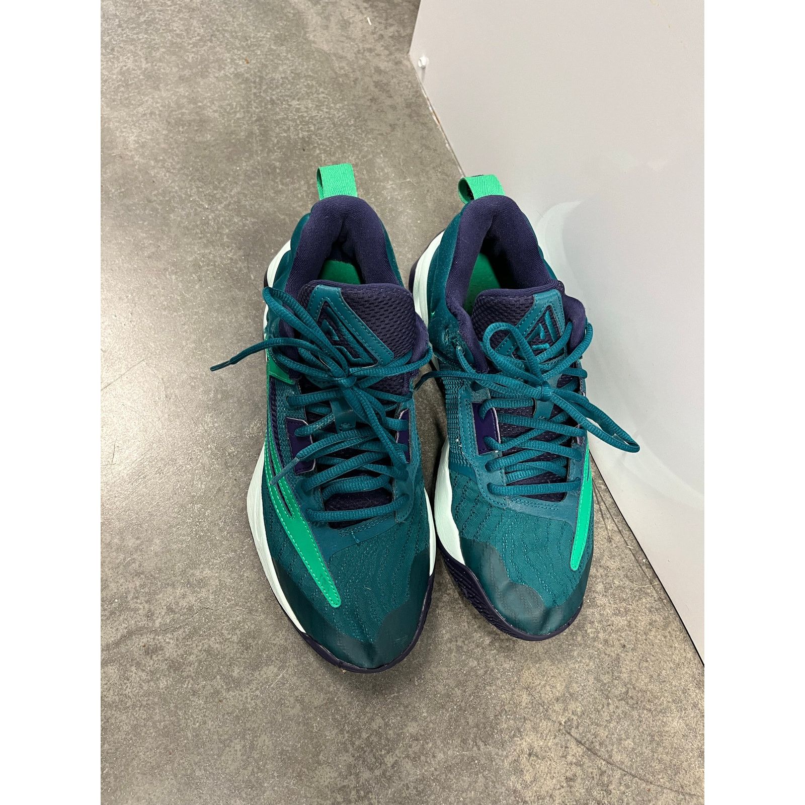 Nike Nike Giannis Immortality 3 Low Teal Purple Size US 8 / EU 41 - 2 Thumbnail