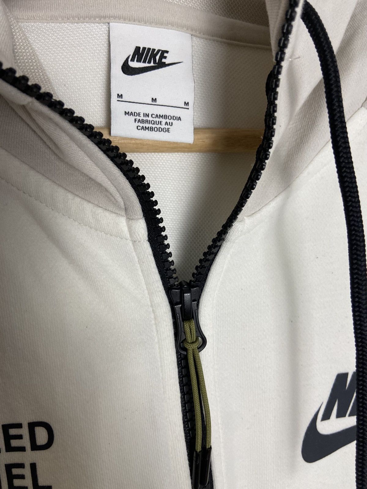 Nike Used Nike Sportswear Authorized Full-Zip Hoodie Size M Size US M / EU 48-50 / 2 - 3 Thumbnail