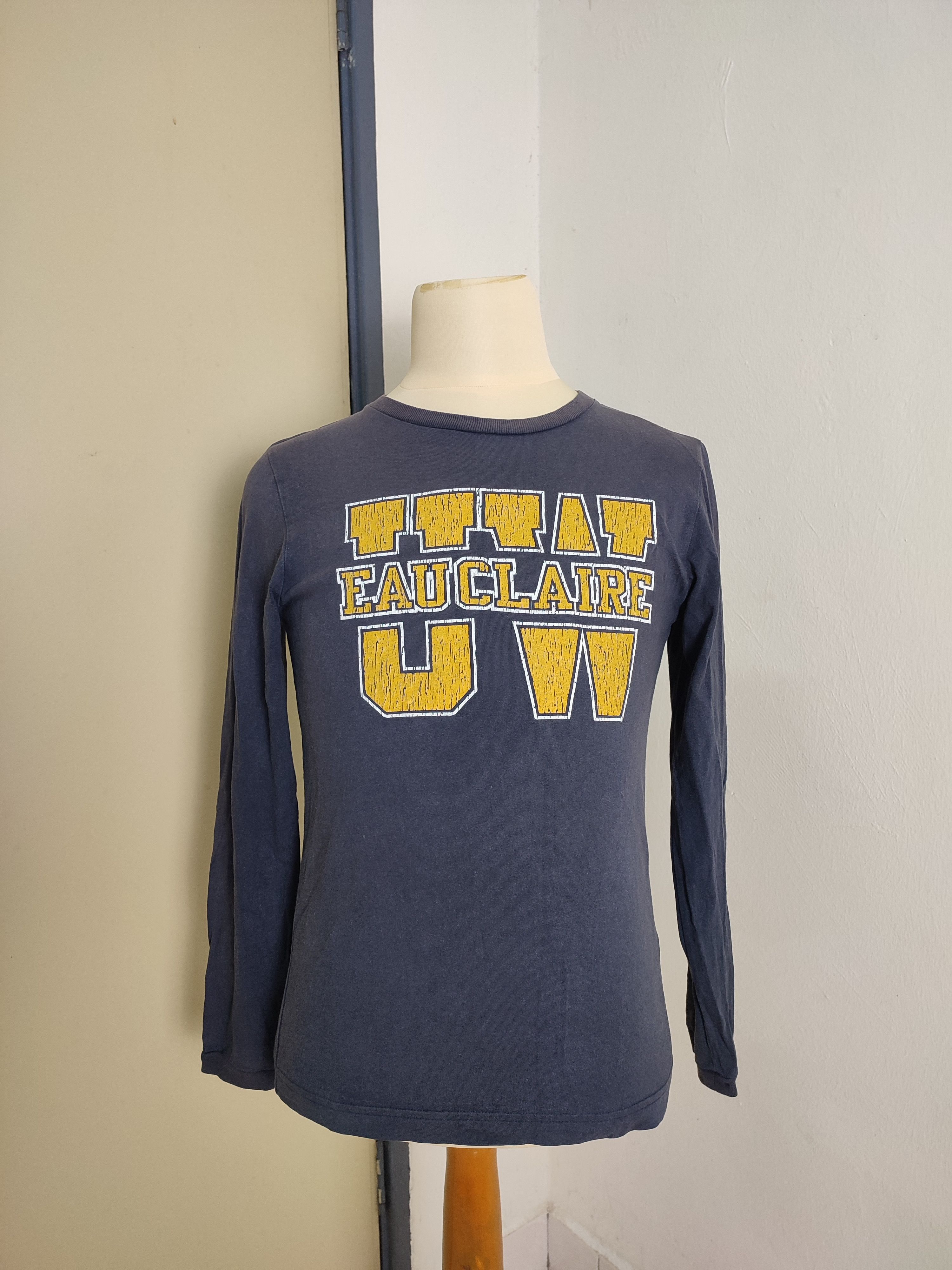 Champion Vintage 90s EAU Claire Champion Long Sleeve Size US S / EU 44-46 / 1 - 1 Thumbnail