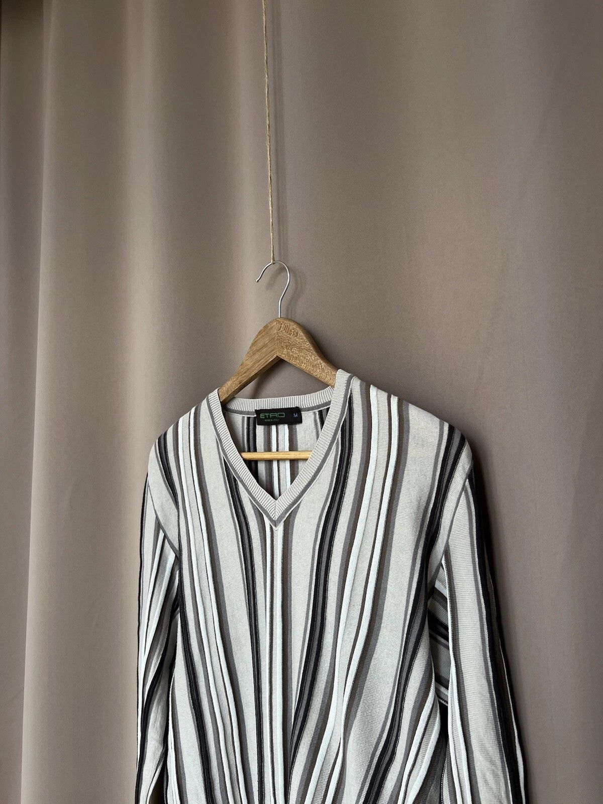 Etro Etro Wool Striped V-Neck Jumper Womens Size M Sweater Size M / US 6-8 / IT 42-44 - 4 Thumbnail