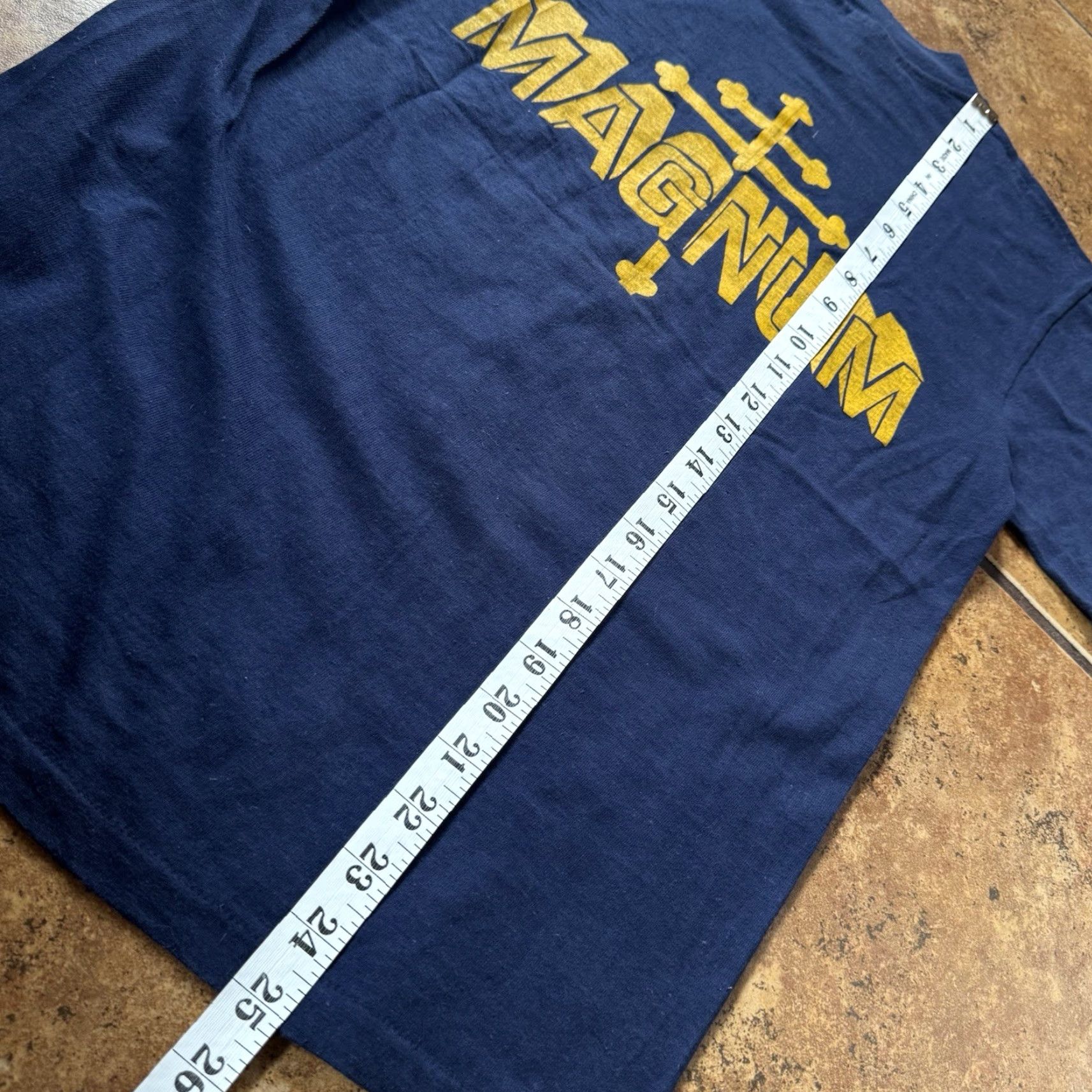 Hanes VINTAGE 1980s MAGNUM PI TV SHOW CAST & CREW T-SHIRT Hanes Size S Blue Men Graphic Tee Hawaii Hawaiian 80s Size US S / EU 44-46 / 1 - 6 Thumbnail