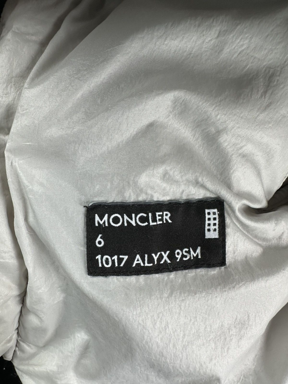Moncler Moncler x 1017 ALYX 9SM Pettorina Vest 'Metallic Silver' Size US S / EU 44-46 / 1 - 12 Thumbnail