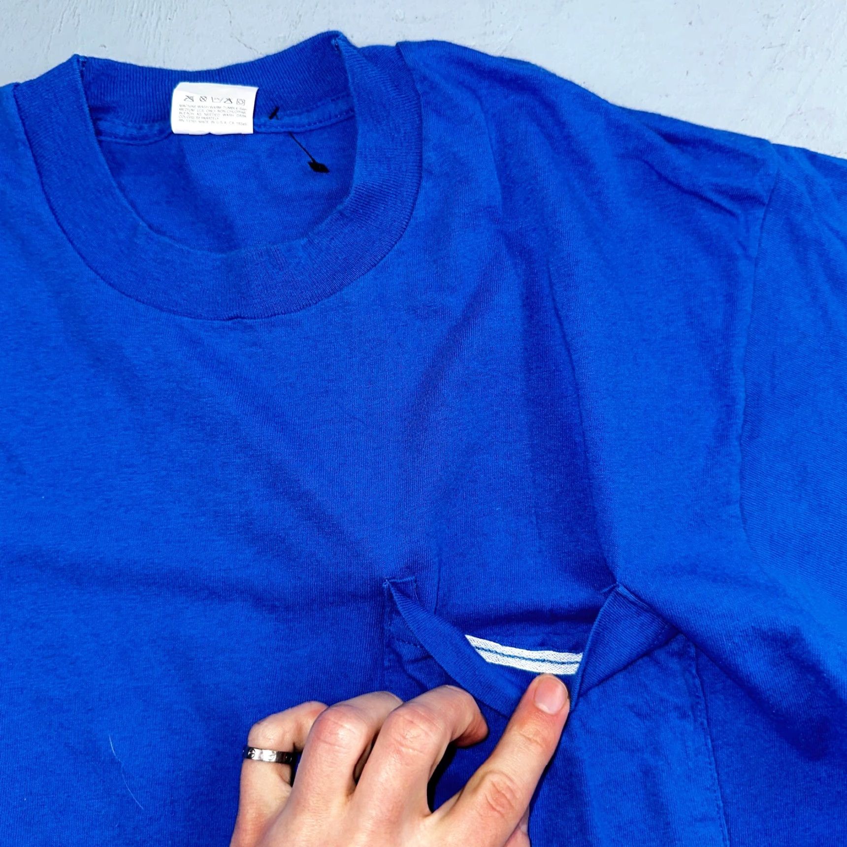 Fruit Of The Loom VINTAGE Fruit of the Loom T-Shirt USA Pocket Blue 90s 80s 70s Short Sleeve Crew Neck Mens L Classic Solid Size US L / EU 52-54 / 3 - 6 Thumbnail