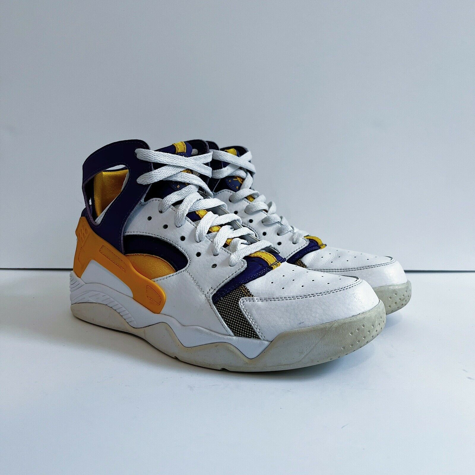 Nike 2015 Nike Air Flight Huarache Kobe Rare 705005 101 Sz 8.5 Size US 8.5 / EU 41-42 - 3 Thumbnail
