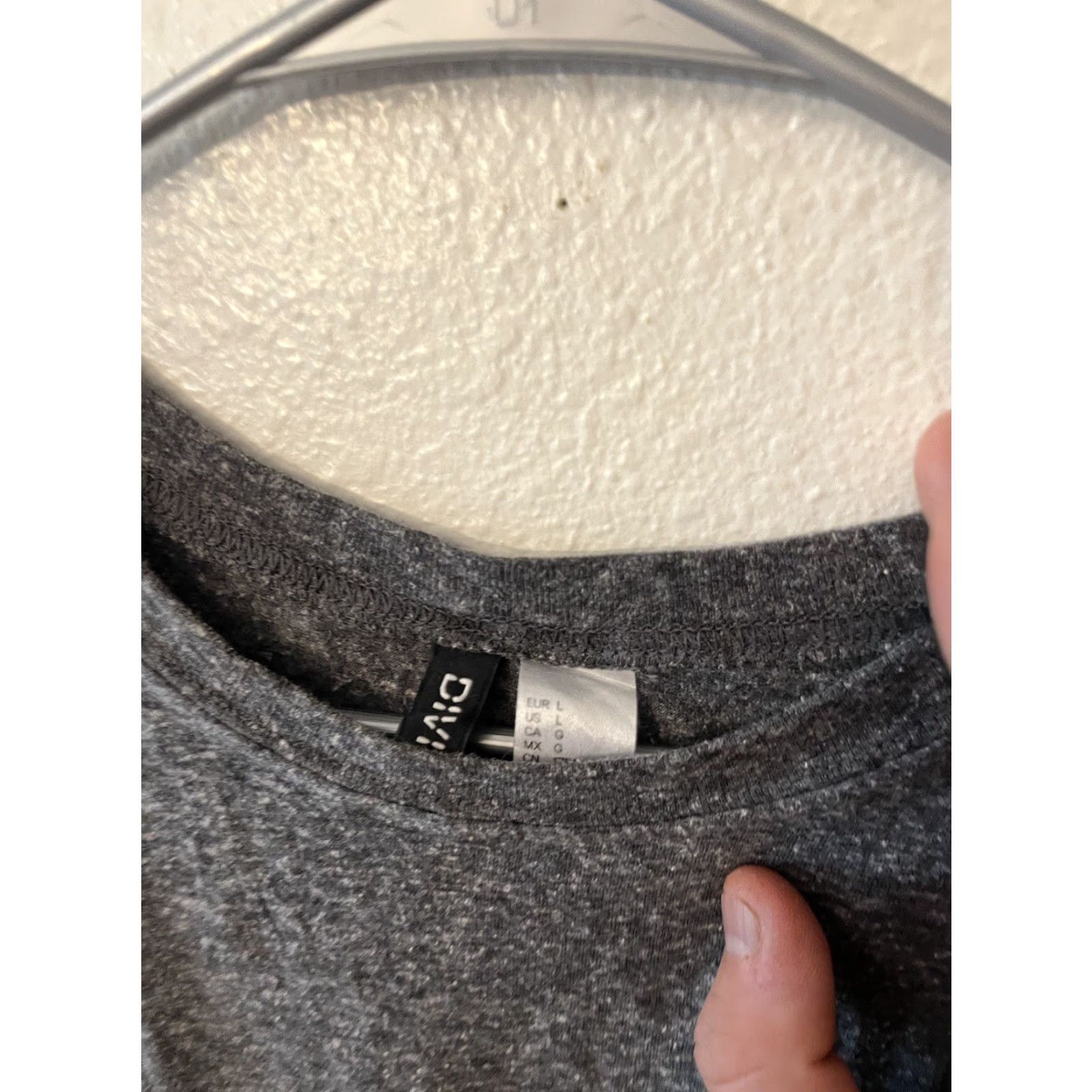 H&M H&M Divided T-Shirt Women L Gray Solid Basic Shirt, Size L, Regular, Gray, Women's Tee, Basic, Divided, Vintage? (no) Size L / US 10 / IT 46 - 3 Thumbnail