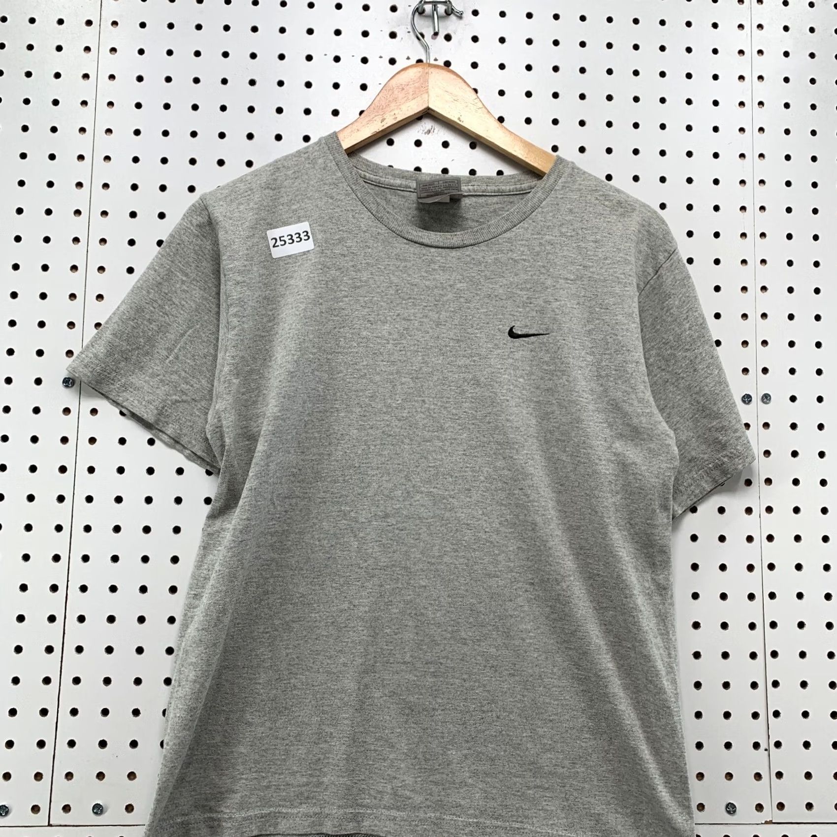 Nike Vintage Nike Shirt Gray Black Embroidered Swoosh Womens L Large 18x23.5 Size L / US 10 / IT 46 - 5 Thumbnail