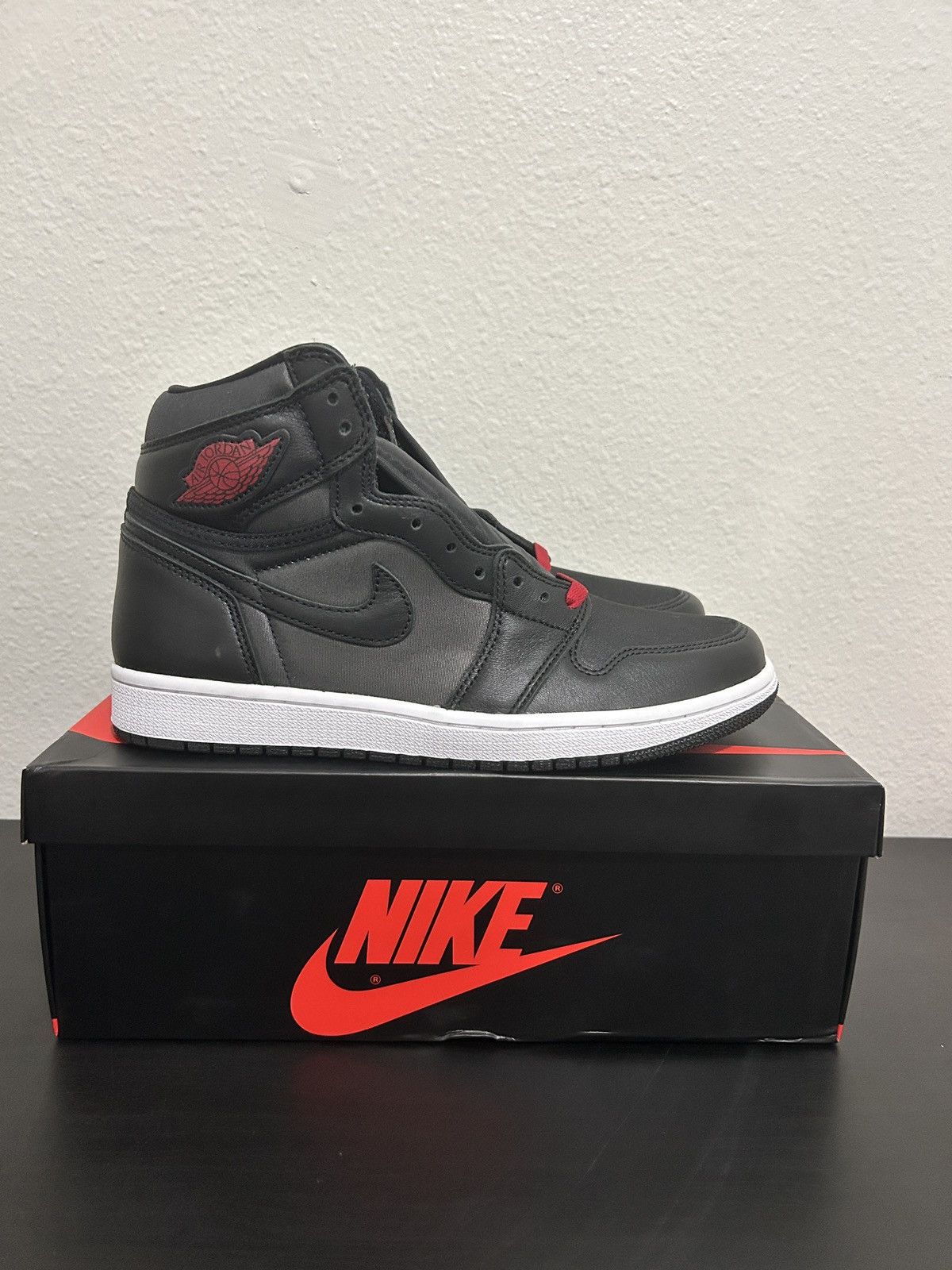 Jordan Brand Jordan 1 High Black Satin Gym Red Size US 8.5 / EU 41-42 - 3 Thumbnail