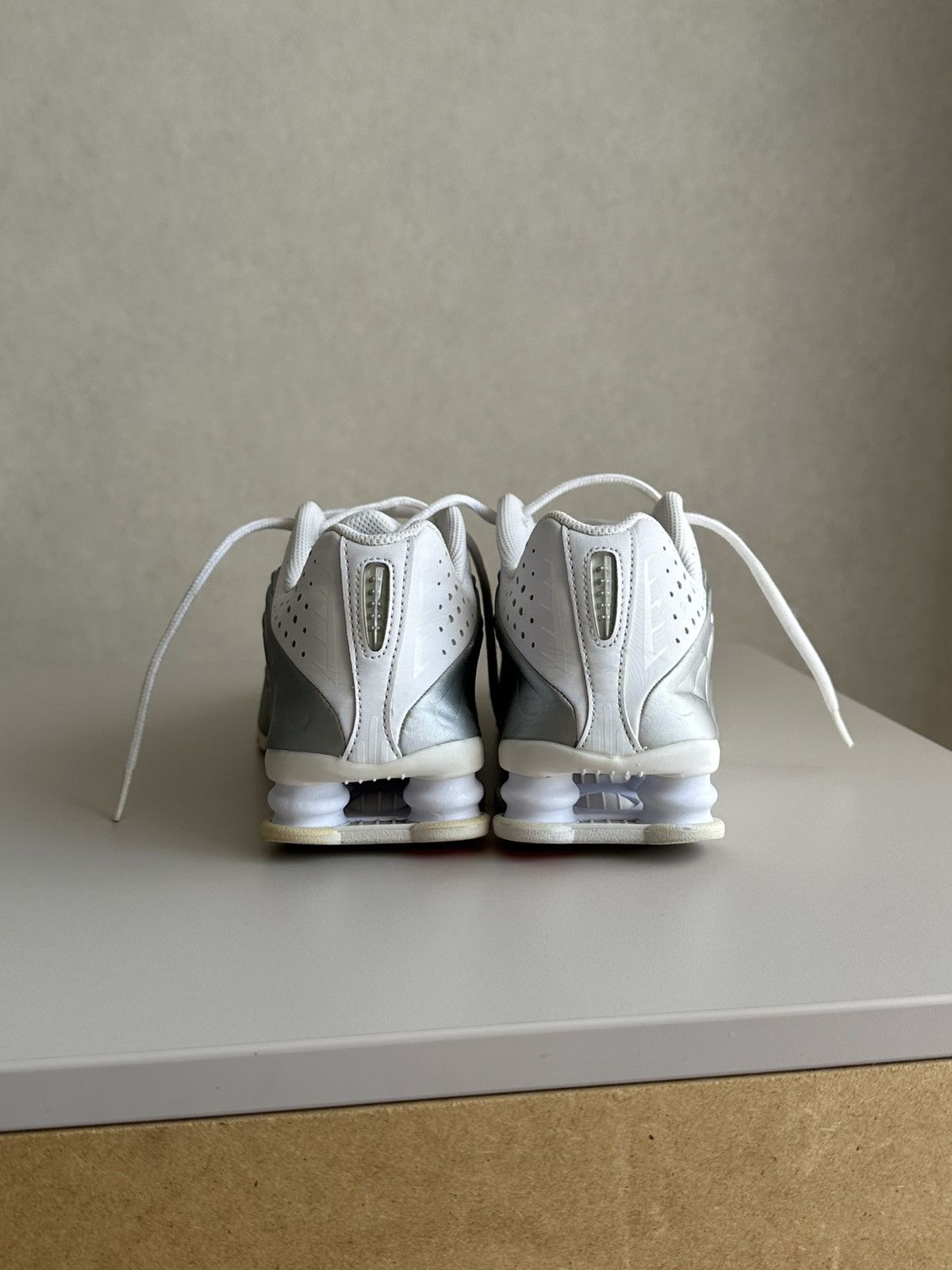 Japanese Brand Nike shox R4 metallic white Size US 5.5 / EU 38 - 11 Thumbnail