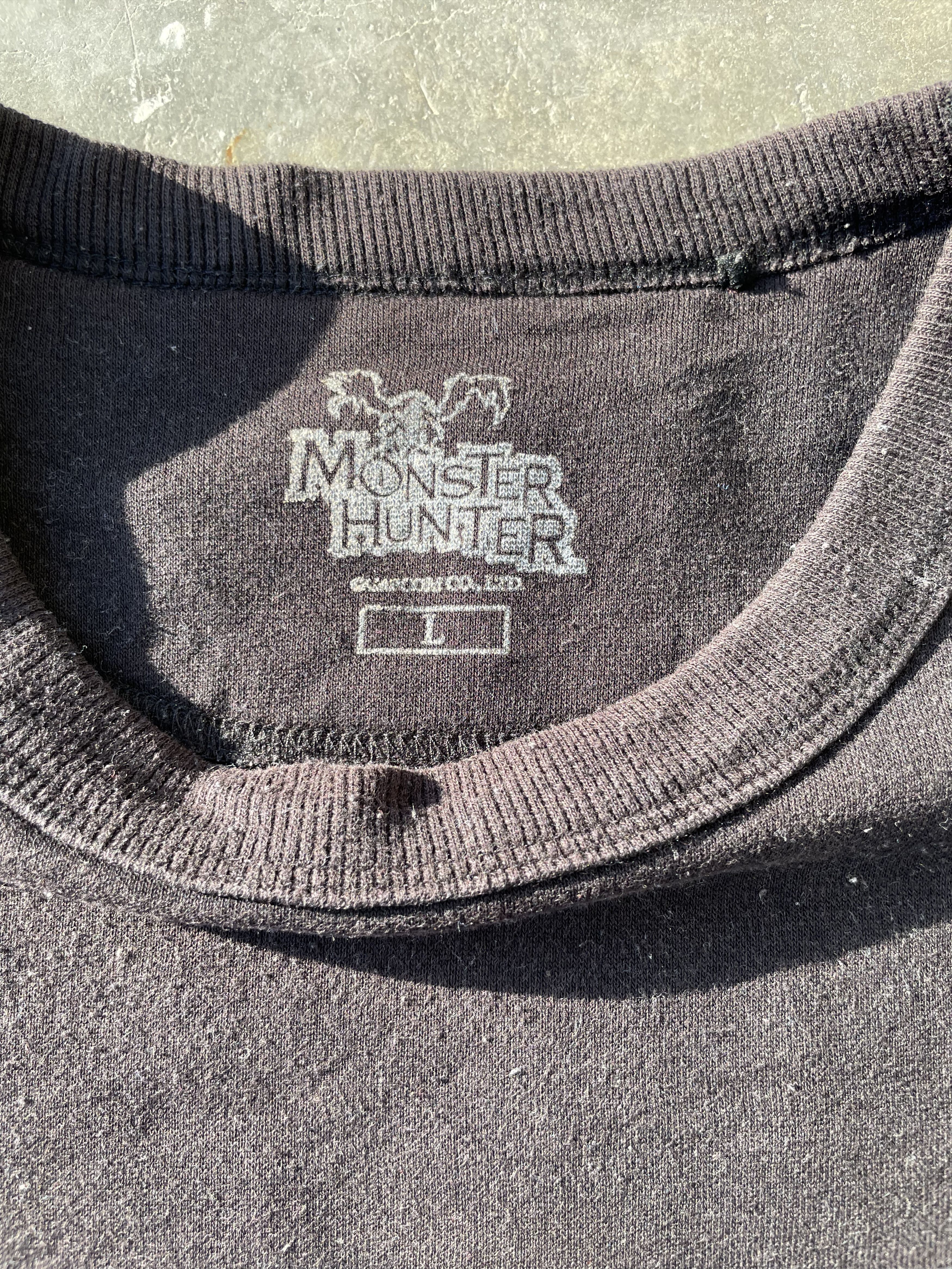 Vintage Vintage 00s Capcom Gaming Monster Hunter Print Sweatshirt Size US L / EU 52-54 / 3 - 4 Thumbnail
