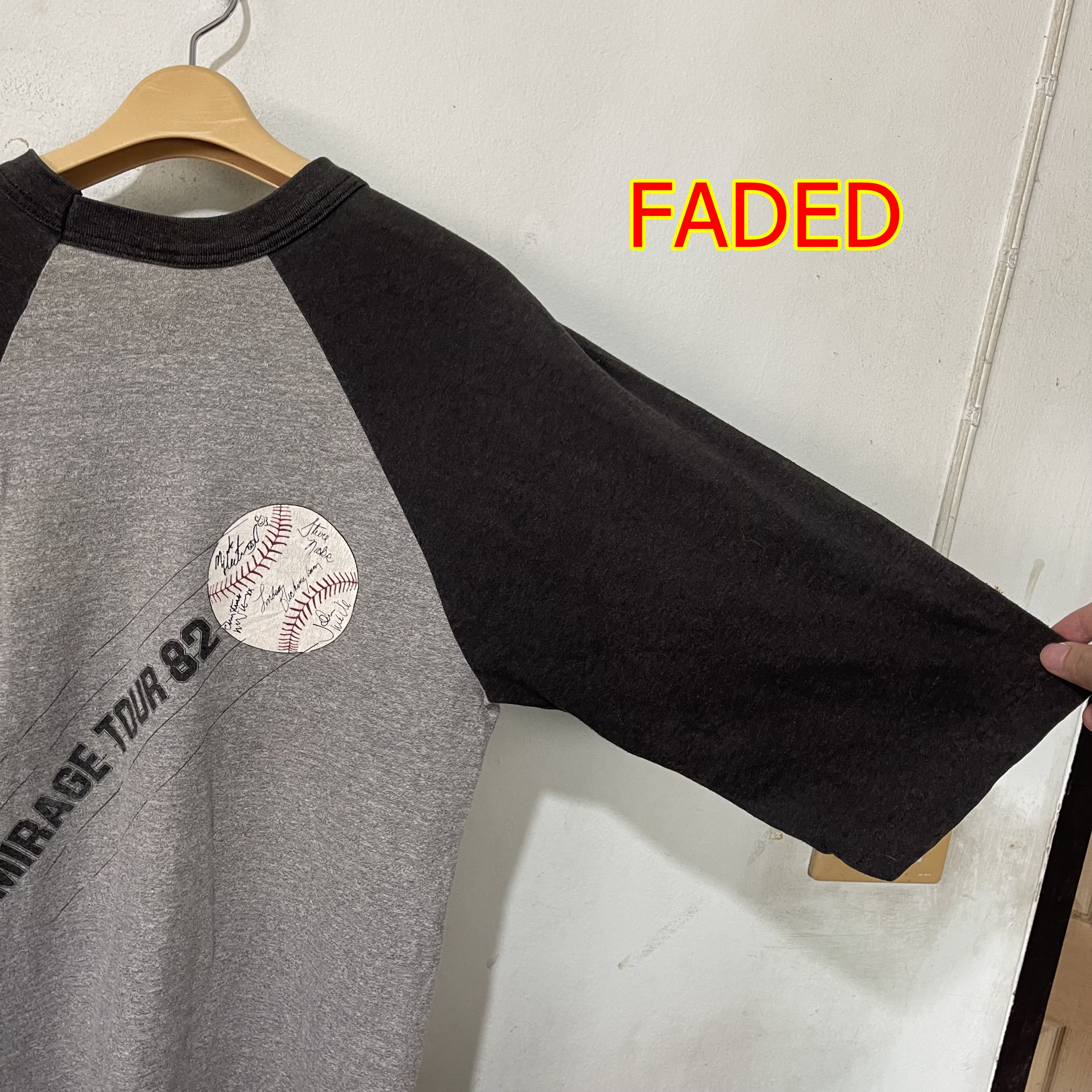 Band Tees Vintage 1982 Fleetwood Mac Raglan Baseball T-Shirt Size US XS / EU 42 / 0 - 12 Thumbnail