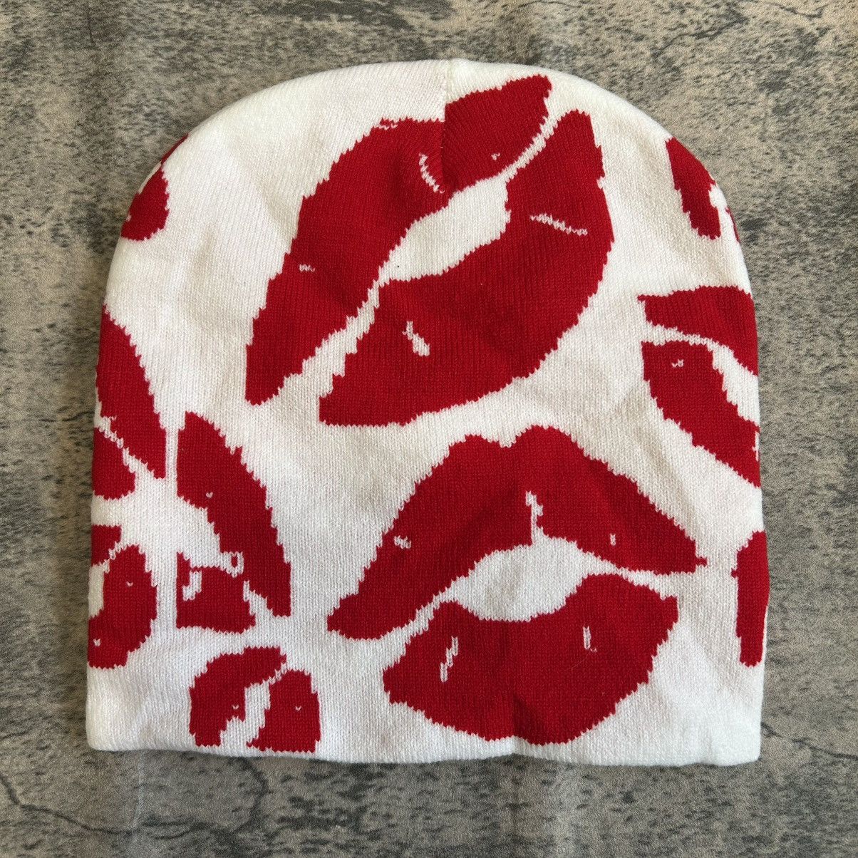 Japanese Brand × Vintage Y2K 2000s Kiss me lipstick print aop cute winter beanie Size ONE SIZE - 1 Thumbnail