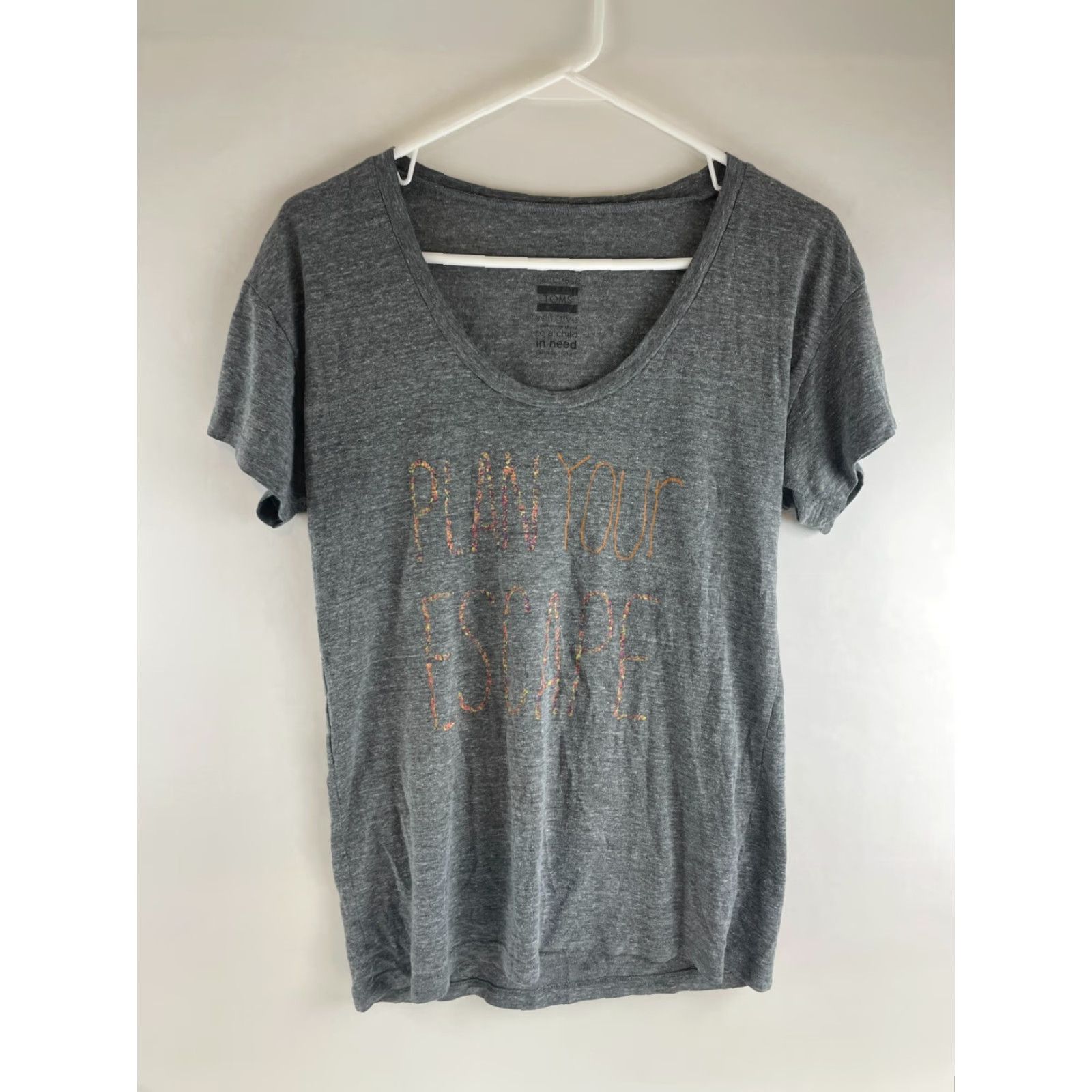 Toms TOMS T-Shirt Women’s S Gray Heather Scoop Neck Short Sleeve Plan Your Escape Shirt Womens Small Gray Heather, Regular Fit, Breathable, Basic Style Size S / US 4 / IT 40 - 2 Thumbnail