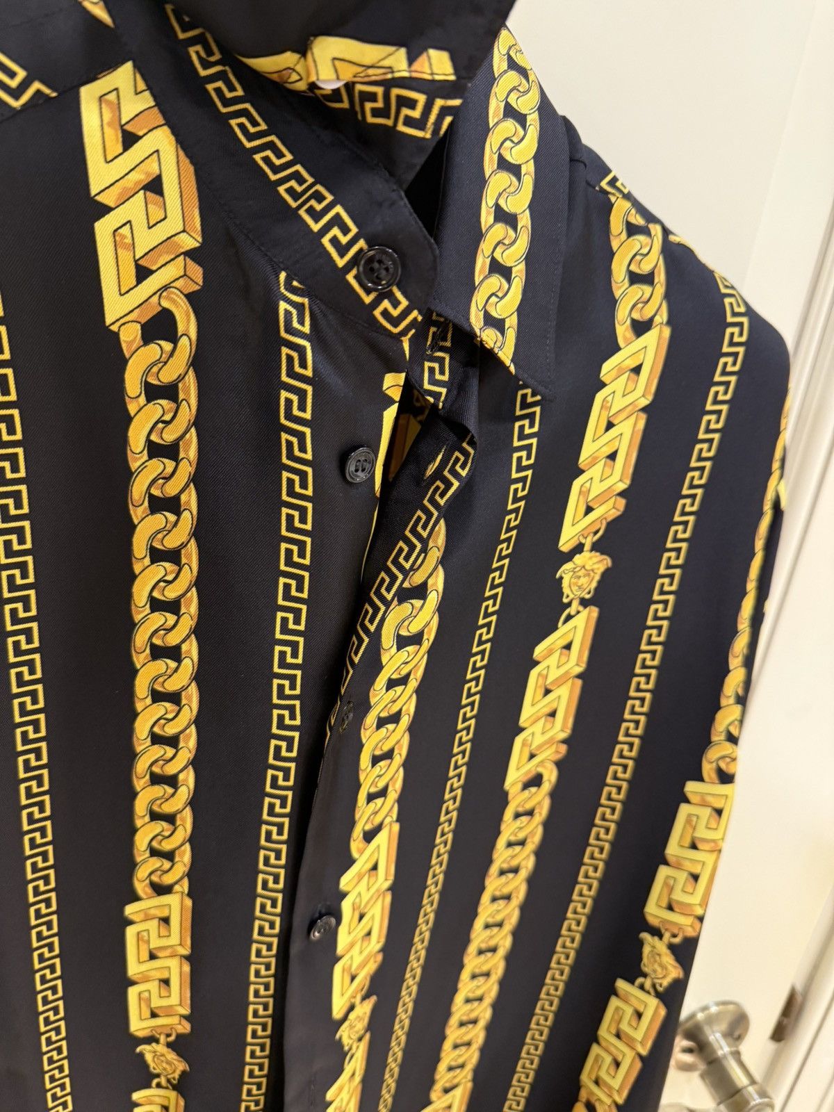 Versace golden chain print shirt size 48 Size US M / EU 48-50 / 2 - 17 Thumbnail