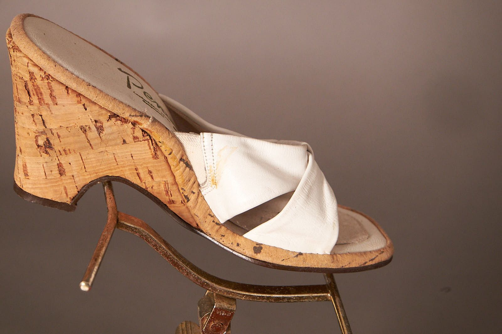 Vintage 1950s Penaljo Cork Heels White Leather Wedge Sandals Shoes Size US 5.5 / IT 35.5 - 8 Thumbnail
