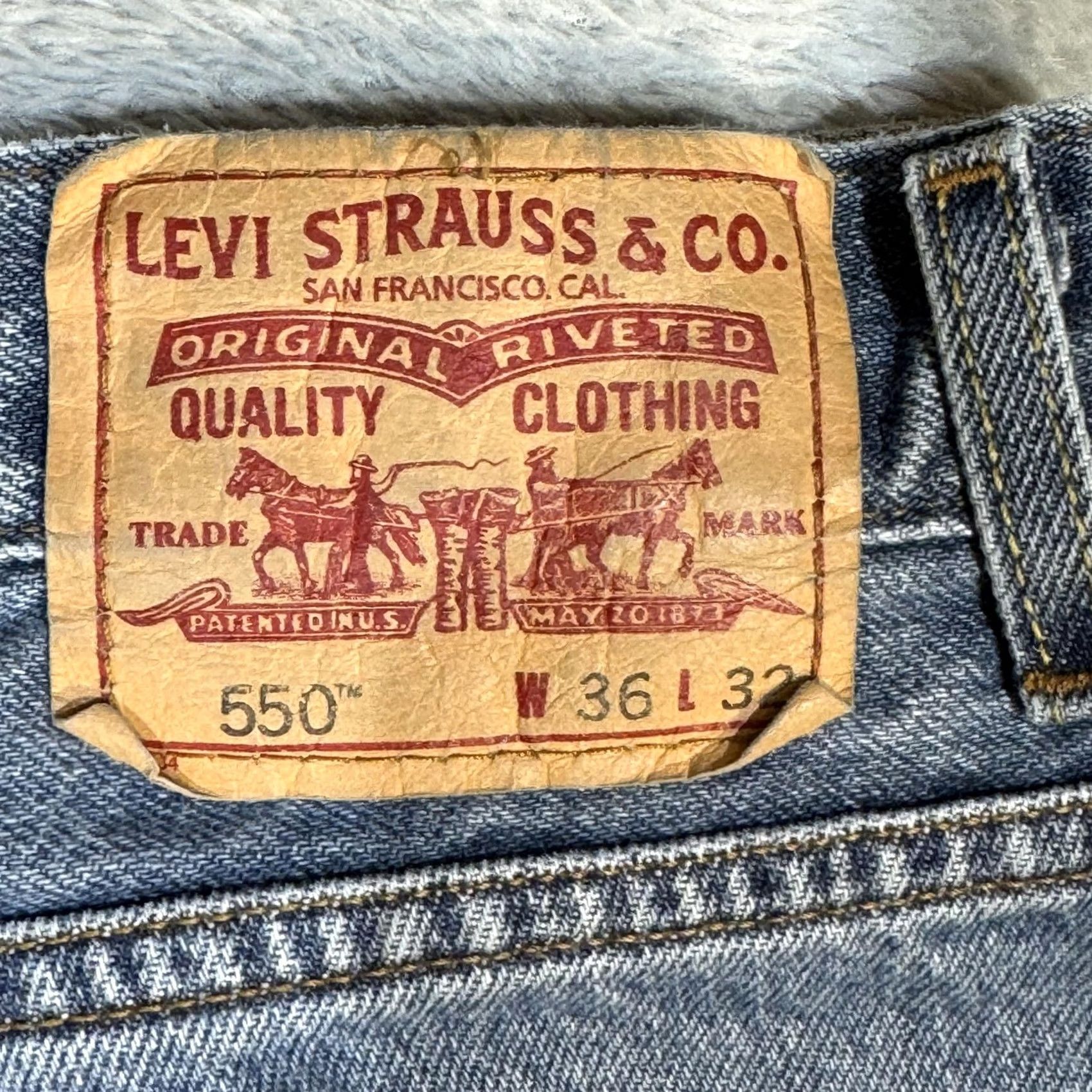 Levi's VINTAGE Levis 550 Jeans Mens 36x32 Blue Relaxed Fit Tapered Leg Denim Classic Zip Fly Size US 36 / EU 52 - 3 Thumbnail