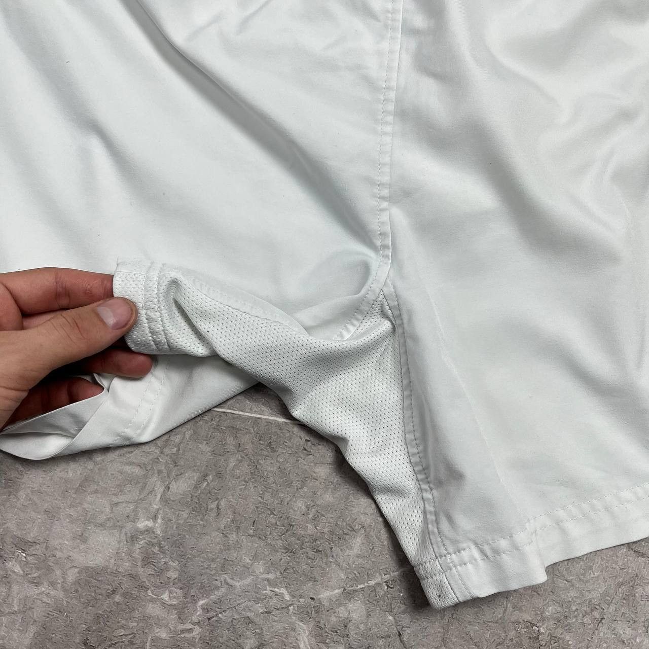 Nike Vintage 90s Nike White Mini Logo Mens Shorts Size L Size US 33 - 2 Thumbnail