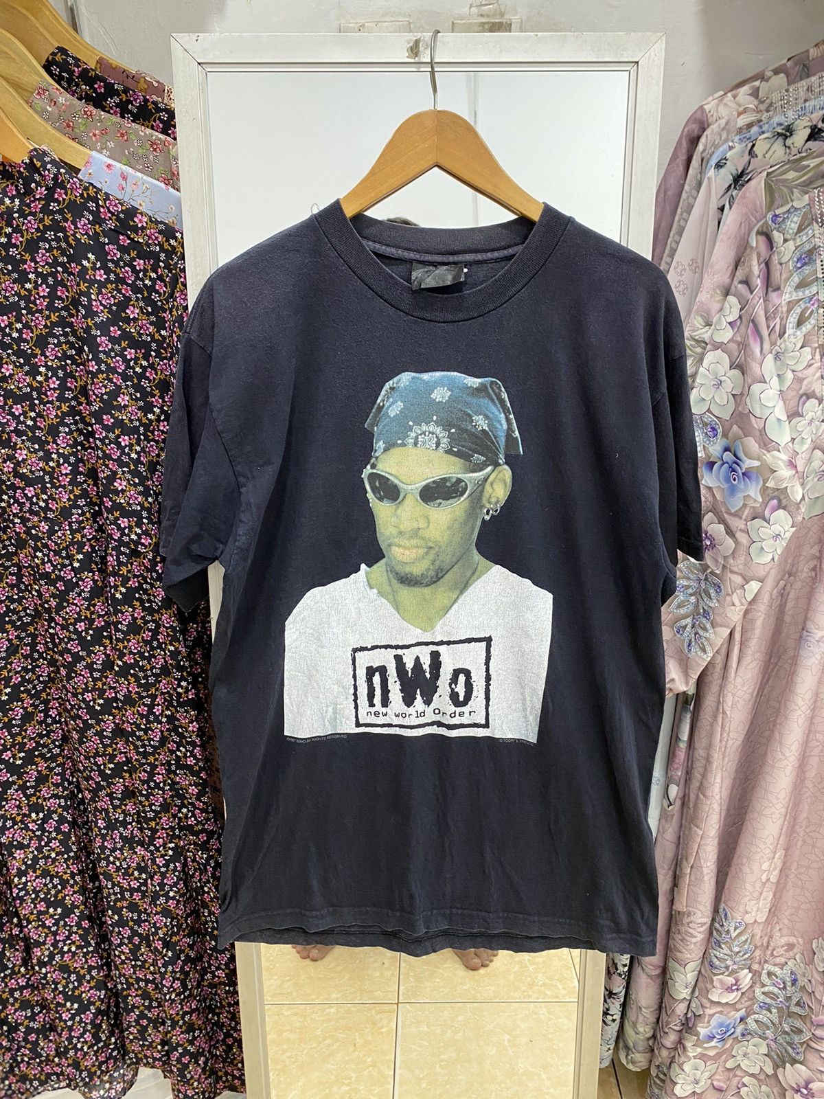 Vintage Vintage 1997 Dennis Rodman NWO tee Size US XL / EU 56 / 4 - 1 Thumbnail
