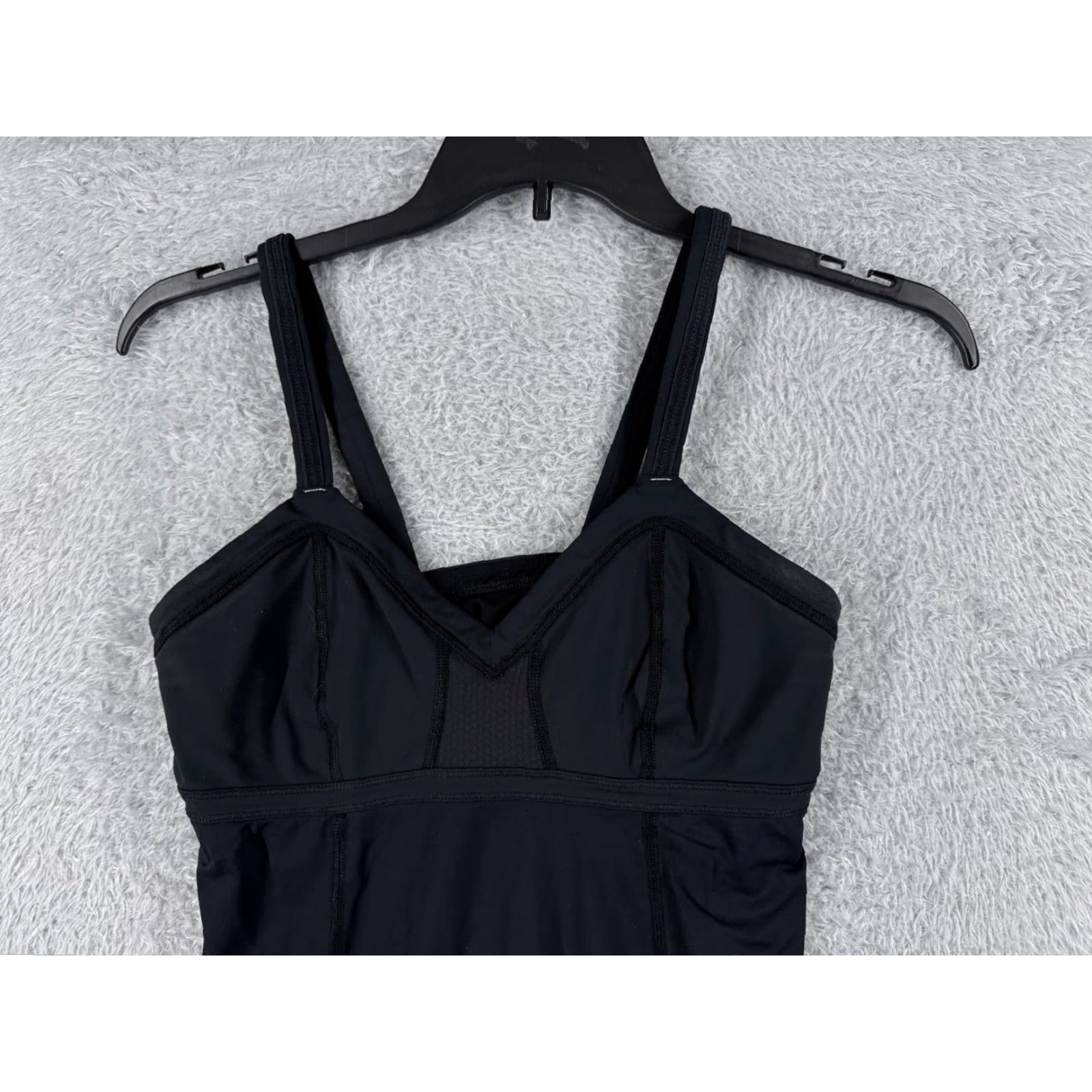 Lululemon Lululemon Shirt Women 8 Black V-Neck Narrow Strap Grip Run Running Zip Pocket Tank Sleeveless Racerback - Casual Workwear Mens? Size M / US 6-8 / IT 42-44 - 4 Thumbnail