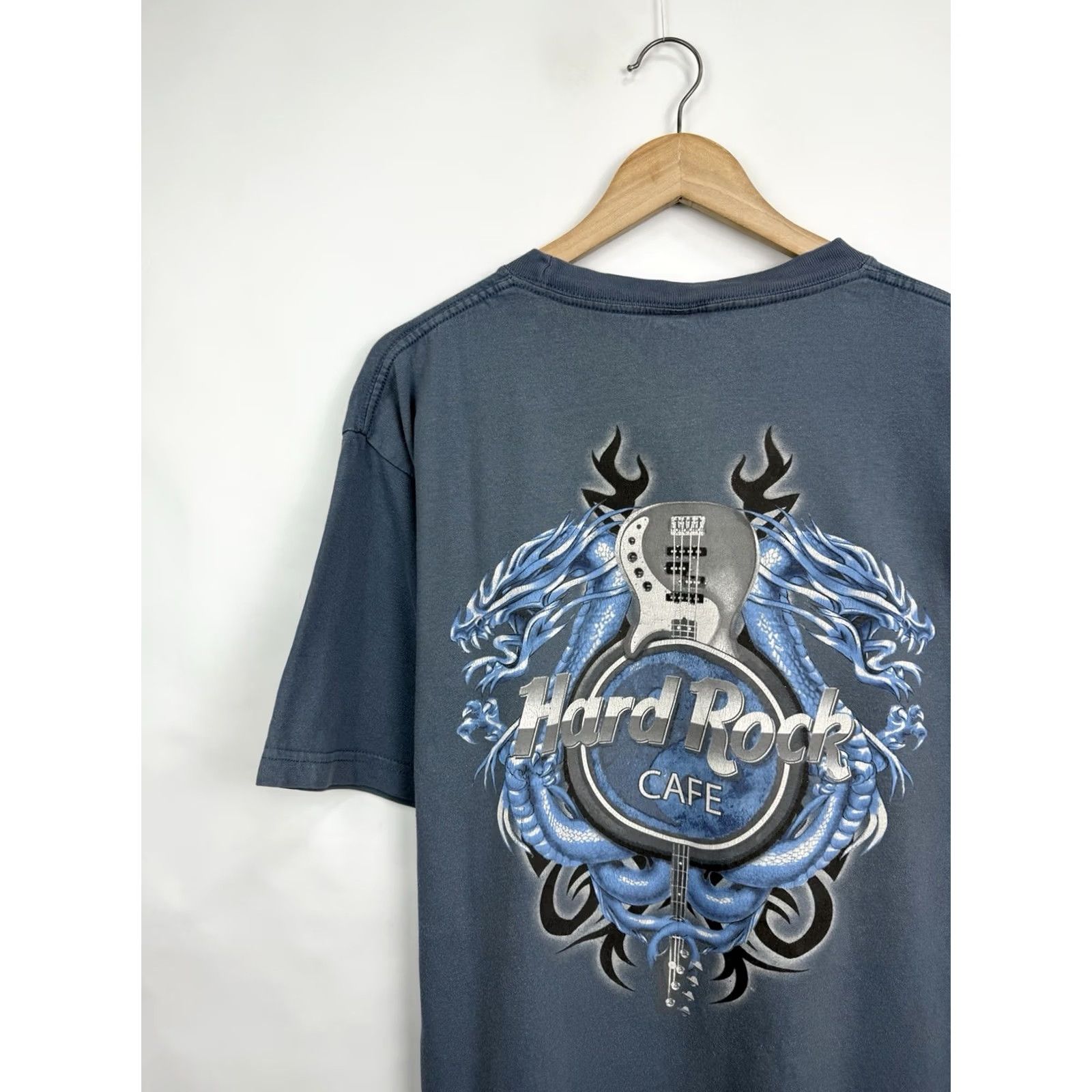 Hard Rock Cafe VINTAGE 90s Hard Rock Cafe Barcelona Spain T-Shirt Dragon Size L Mens Blue Size US L / EU 52-54 / 3 - 4 Thumbnail
