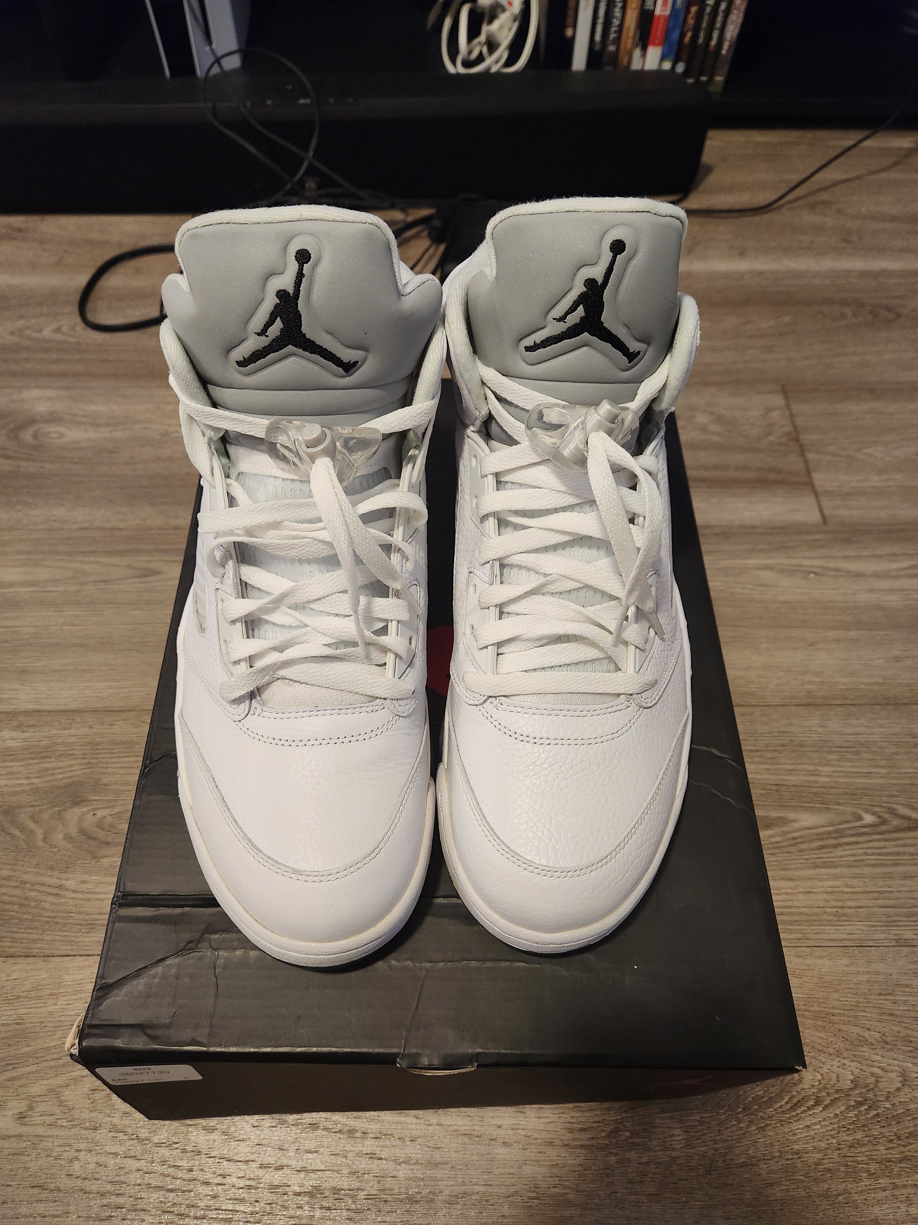 Jordan Brand Jordan 5 white metallic Size US 12.5 / EU 45-46 - 1 Thumbnail