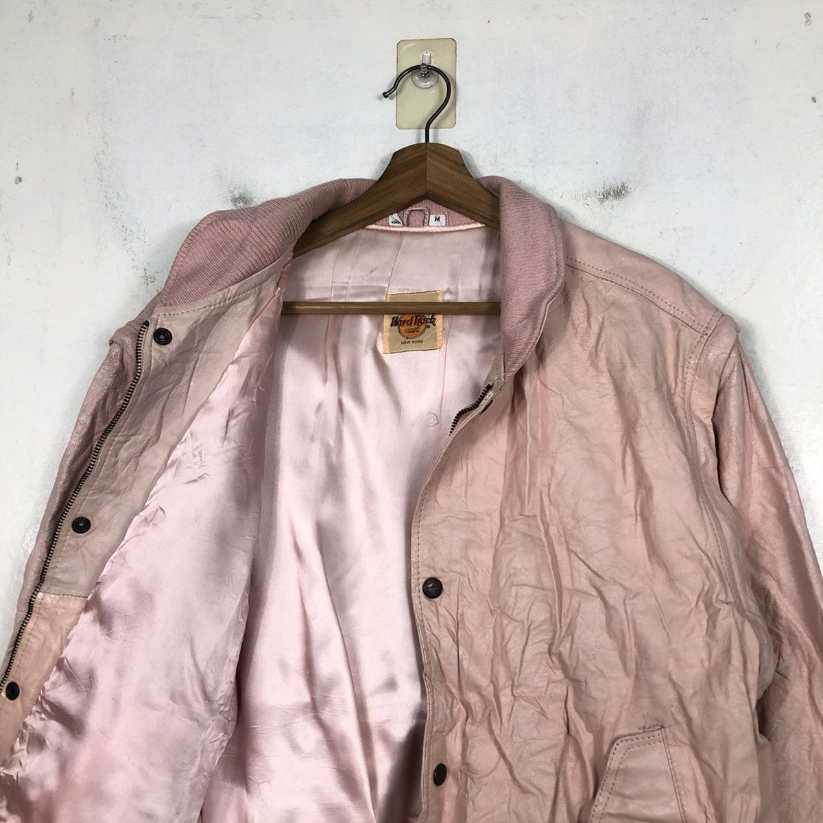 Vintage Vintage Bomber Leather Jacket Hard Rock Cafe New York Size US M / EU 48-50 / 2 - 15 Thumbnail