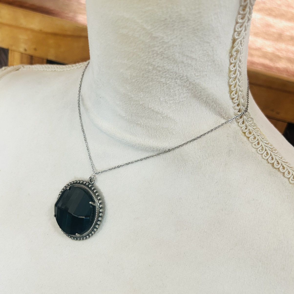 Vintage Vintage dome cut jet black glass pendant on chain necklace Size ONE SIZE - 3 Thumbnail