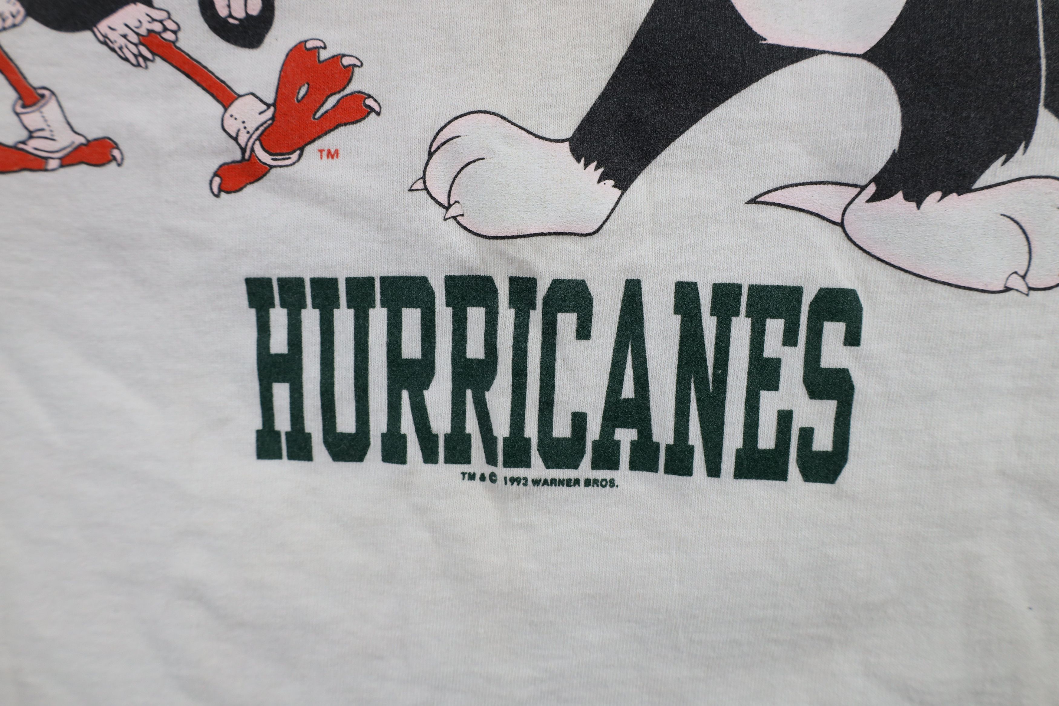 Vintage Vintage 90s Looney Tunes University of Miami T-Shirt USA Size US M / EU 48-50 / 2 - 8 Thumbnail