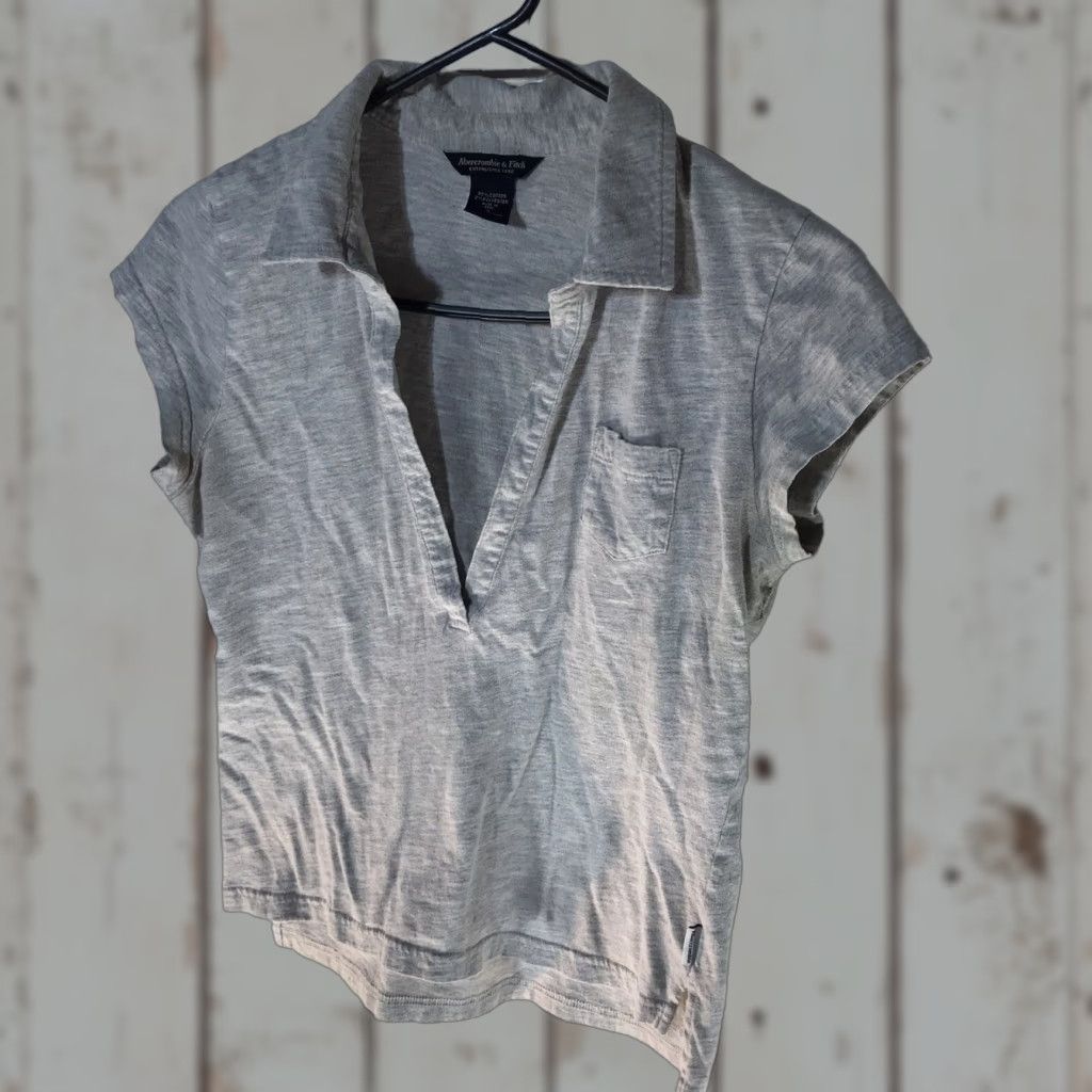 Abercrombie & Fitch Vintage Abercrombie & Fitch Women's Cropped Polo Shirt Gray Juniors L Short Sleeve V-Neck Casual Size L / US 10 / IT 46 - 1 Thumbnail