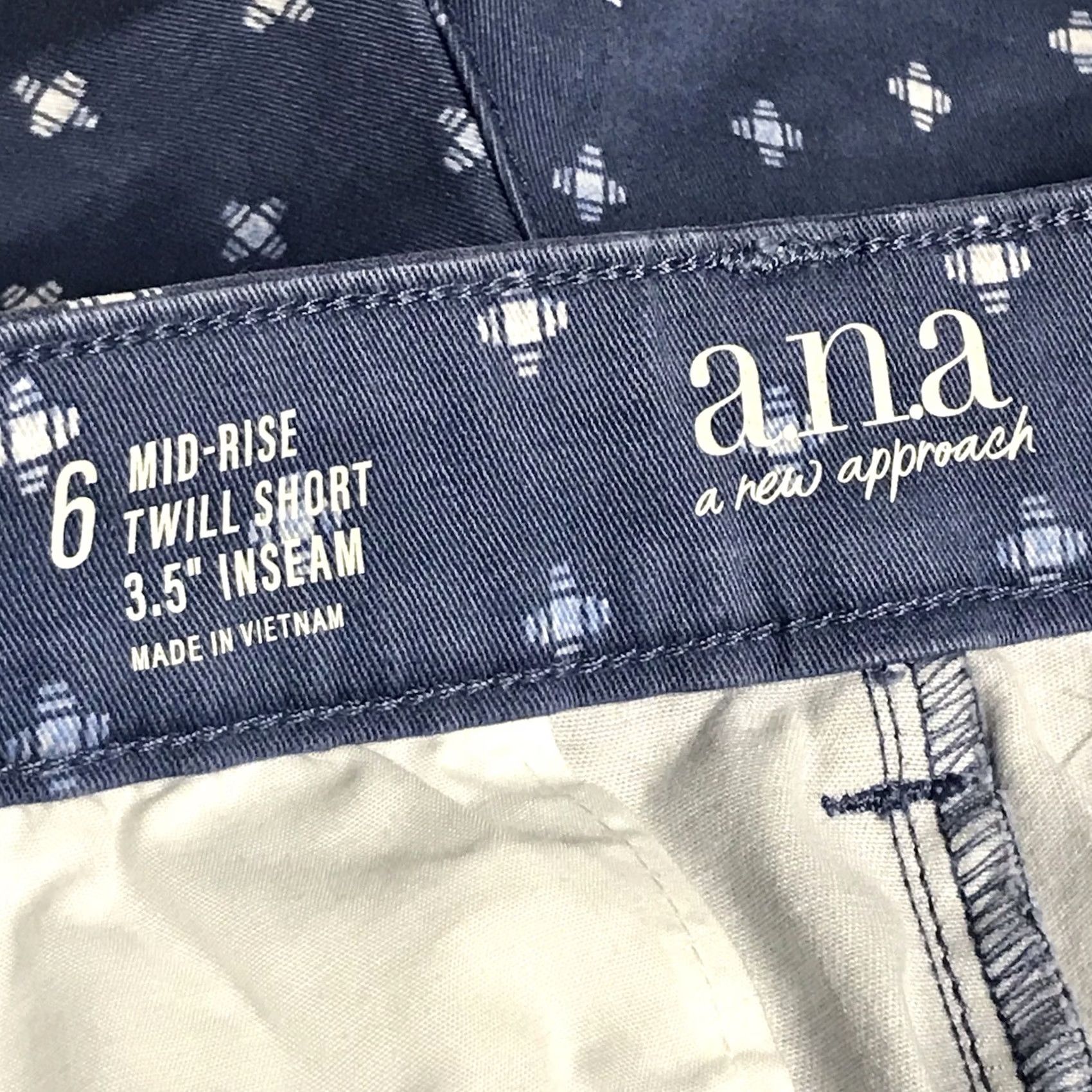 Vintage a.n.a Women Blue Shiburi Geo 3.5" Mid-Rise Twill Chino Shorts 6 Size 28" / US 6 / IT 42 - 2 Thumbnail