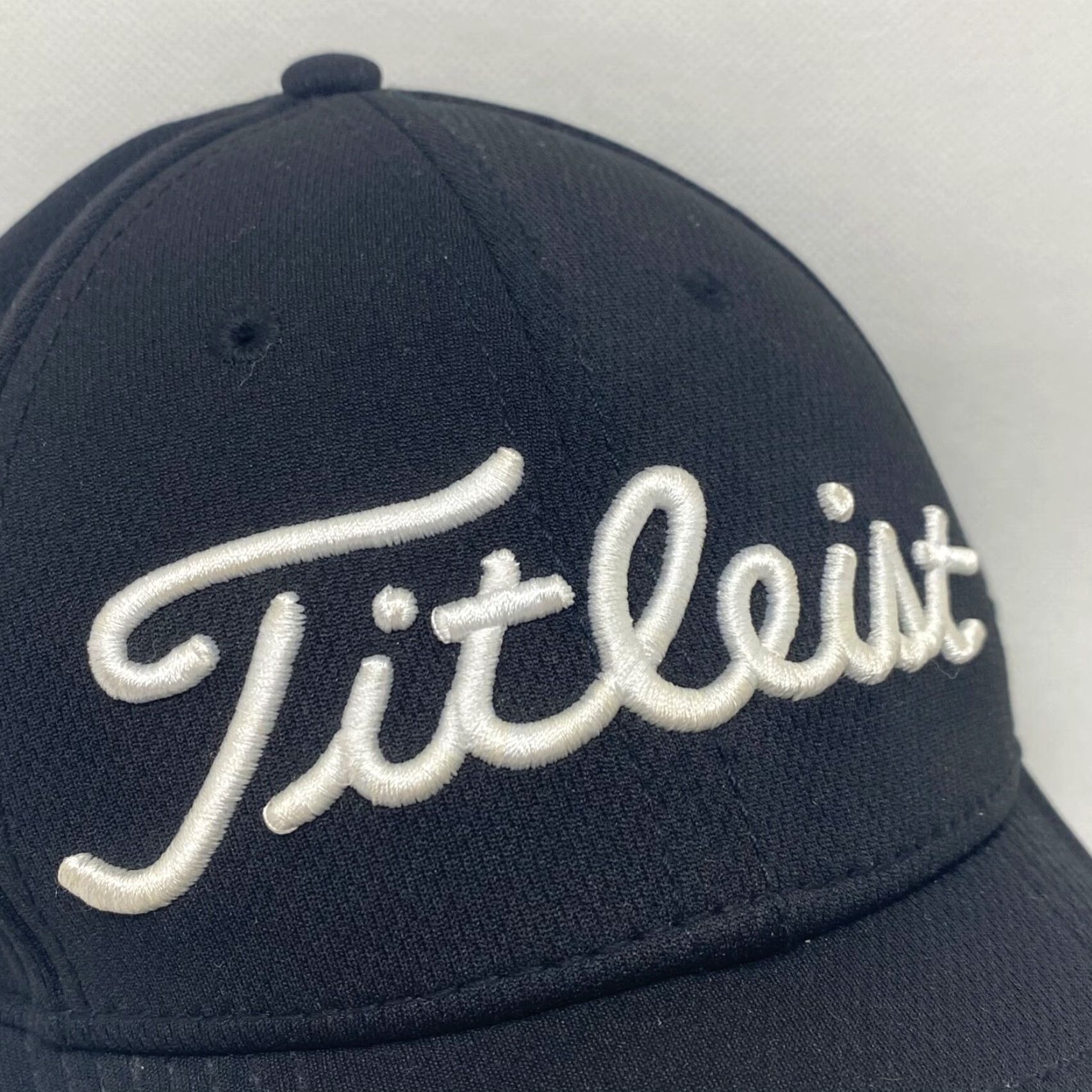 Titleist Titleist Golf Hat Fitted Medium/Large Black White Script *Course Logo* Stretch Unisex Adults M Black Golf Hat Size ONE SIZE - 2 Thumbnail