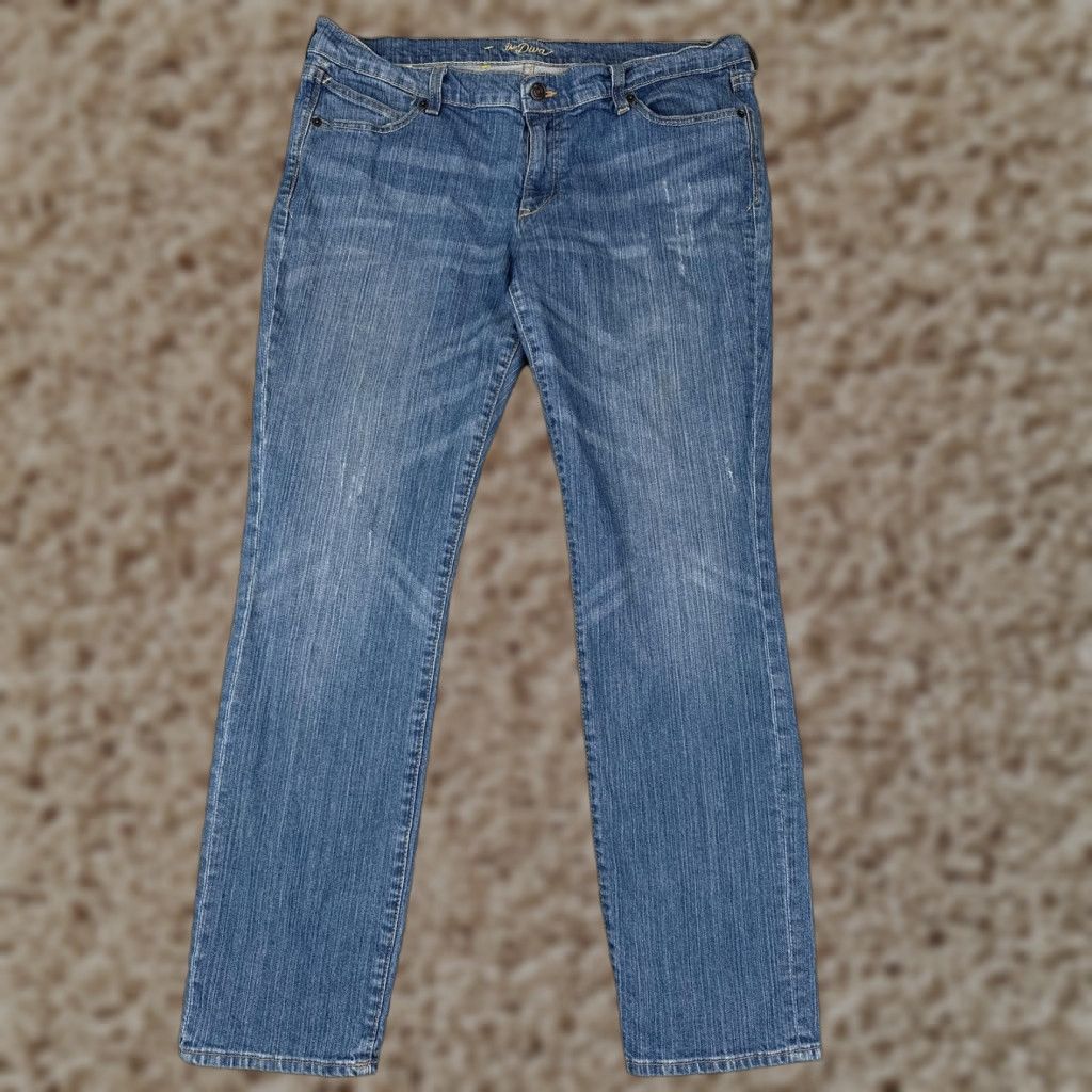 Old Navy Old Navy The Diva Jeans Womens 14 Blue Medium Wash Straight Leg Stretch Denim Size 36" / US 14 / IT 50 - 1 Thumbnail