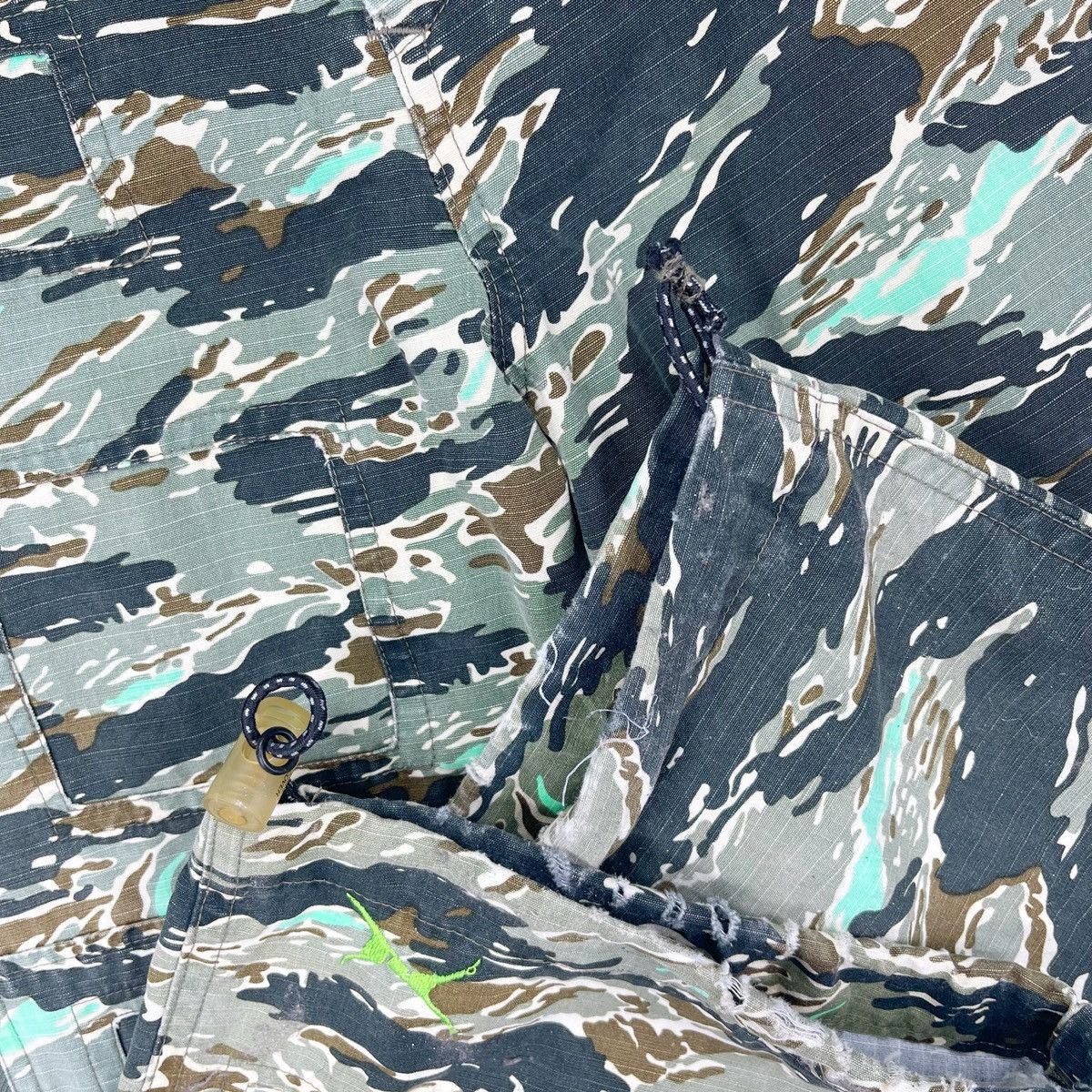 Undercover S/S01 Chaotic Discord Tiger Stripes Camo Cargo Size US 32 / EU 48 - 9 Thumbnail
