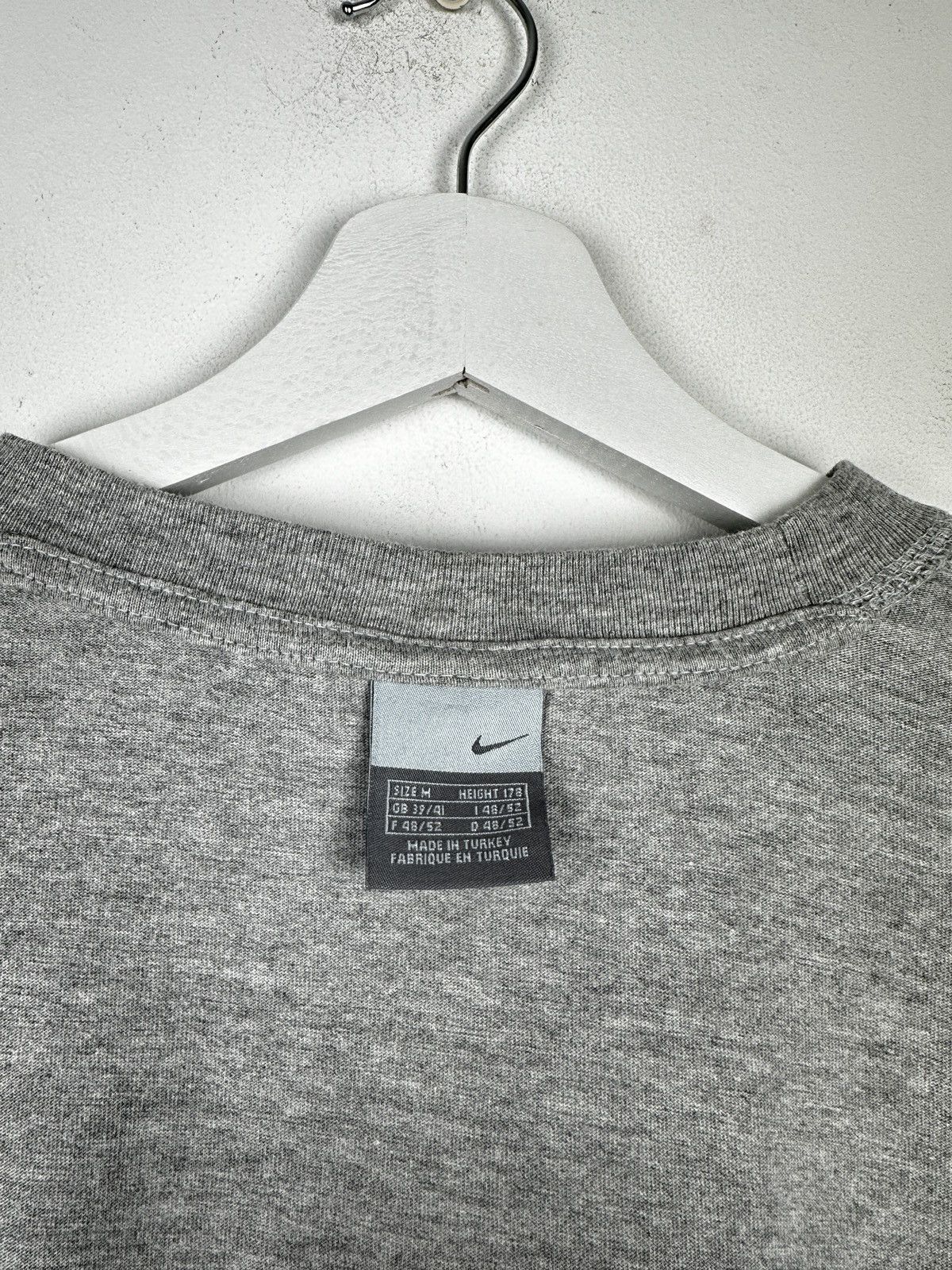 Nike Vintage Nike Mini Swoosh Logo T Shirt Tee Y2K Center Size US M / EU 48-50 / 2 - 5 Thumbnail