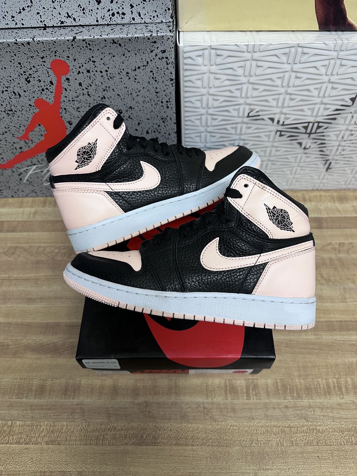Jordan Brand Air Jordan 1 Retro High OG GS Crimson Tint Size US 5.5 / EU 38 - 1 Thumbnail