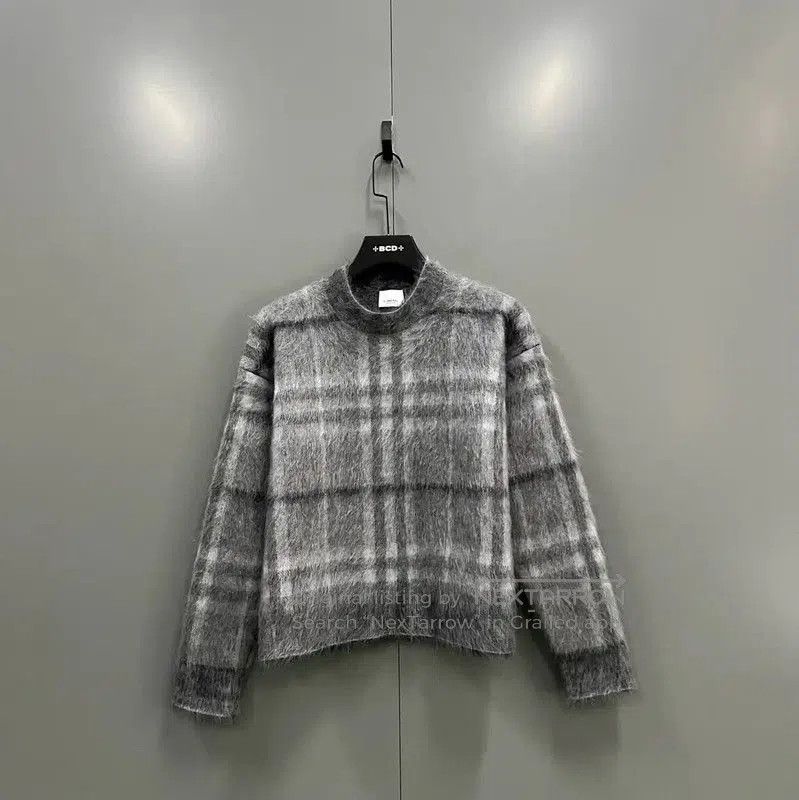 Burberry Burberry Gray Wool Long Sleeve Knit Sweater. Size S / US 4 / IT 40 - 1 Thumbnail