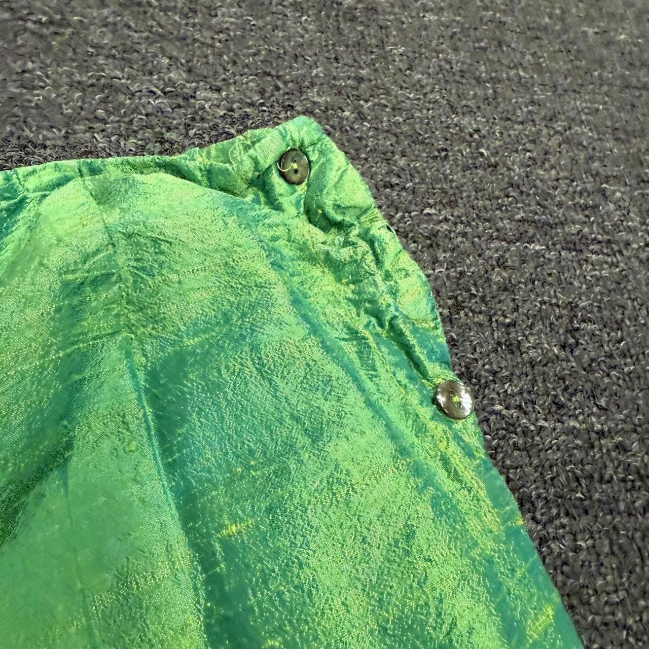 Designer Green Silk Capri Pants Size 32" / US 10 / IT 46 - 3 Thumbnail