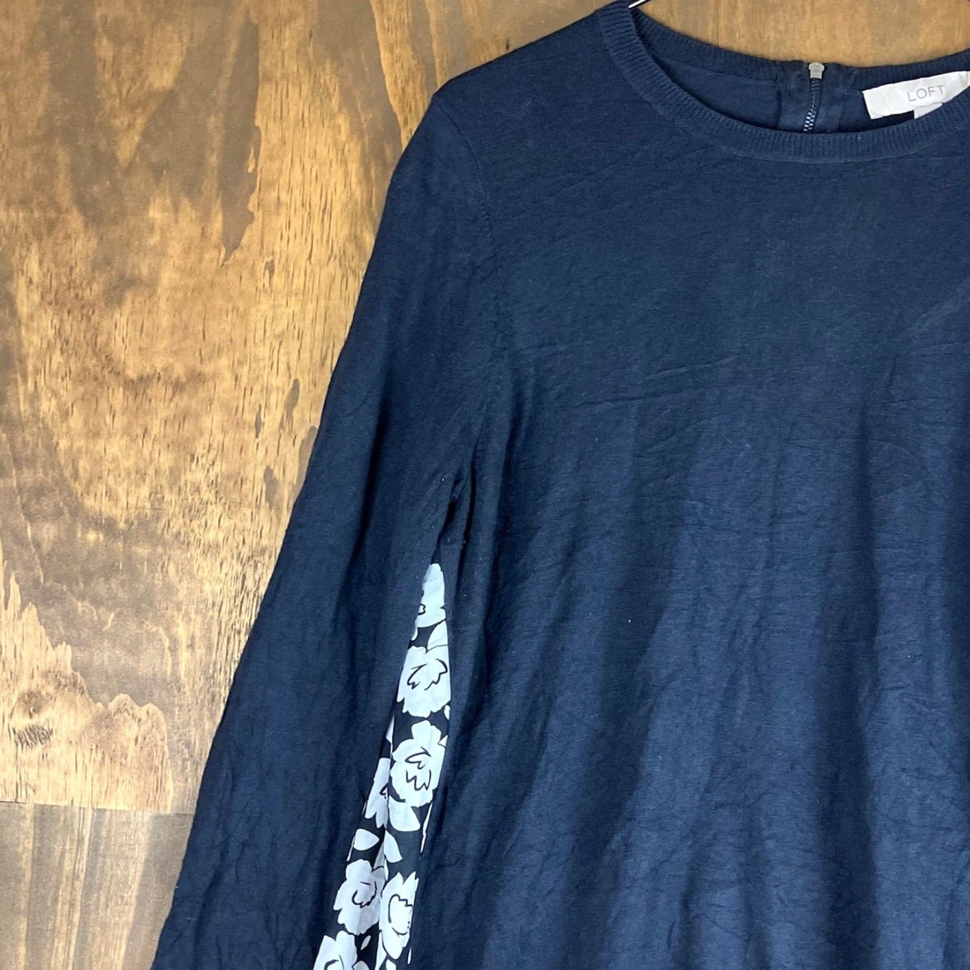 Loft VINTAGE LOFT Ann Taylor Navy White Floral Zip Back Silk Blend Long Sleeve Large Blouse Size L / US 10 / IT 46 - 4 Thumbnail