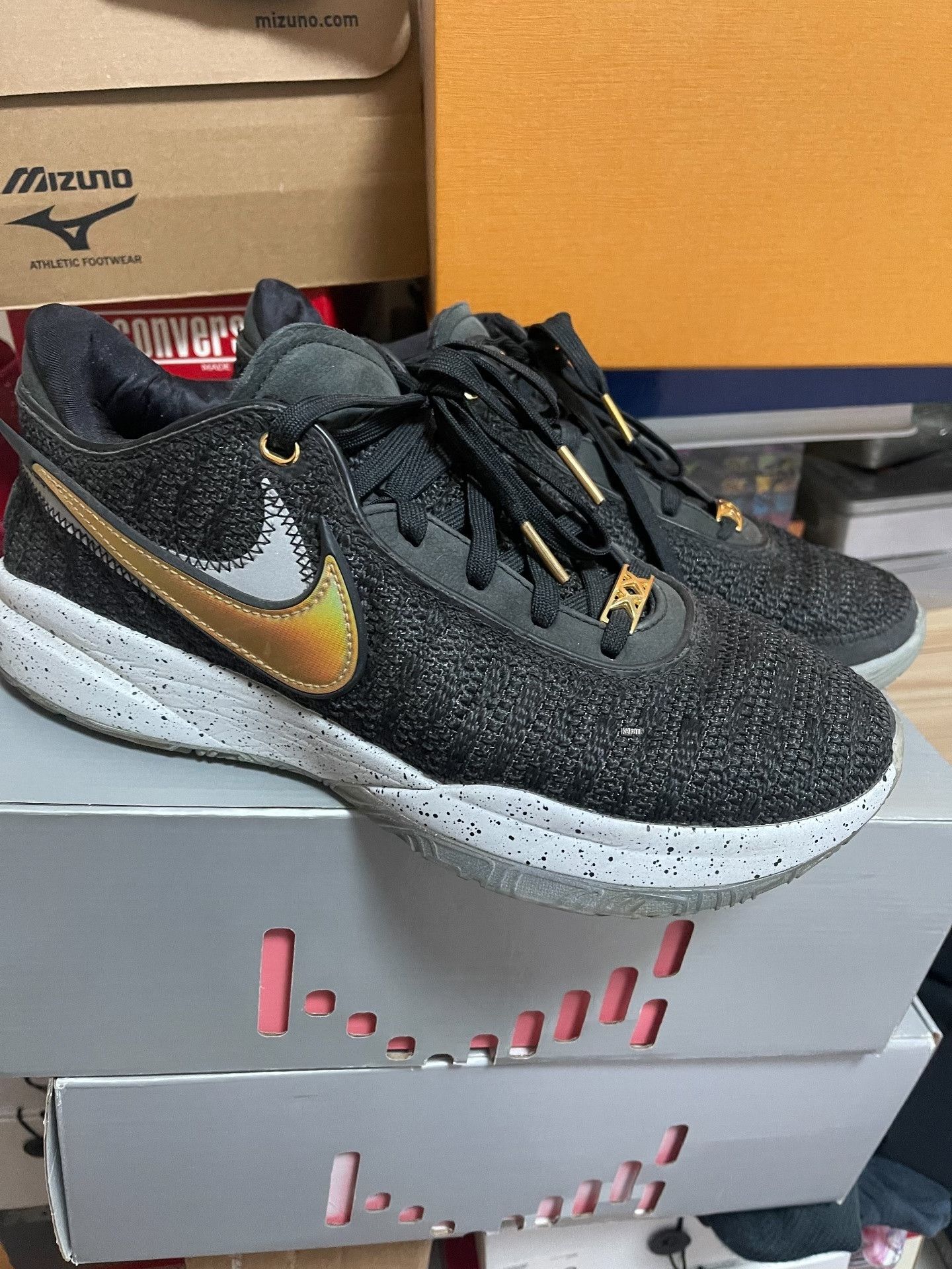 Nike Nike LeBron 20 "Black Gold" Size US 9.5 / EU 42-43 - 1 Thumbnail