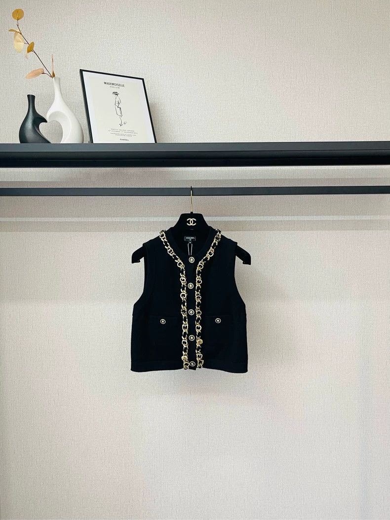 Chanel Chanel Heavy industry chain knitted vest 2504-Nextarrow Size XS / US 0-2 / IT 36-38 - 1 Thumbnail