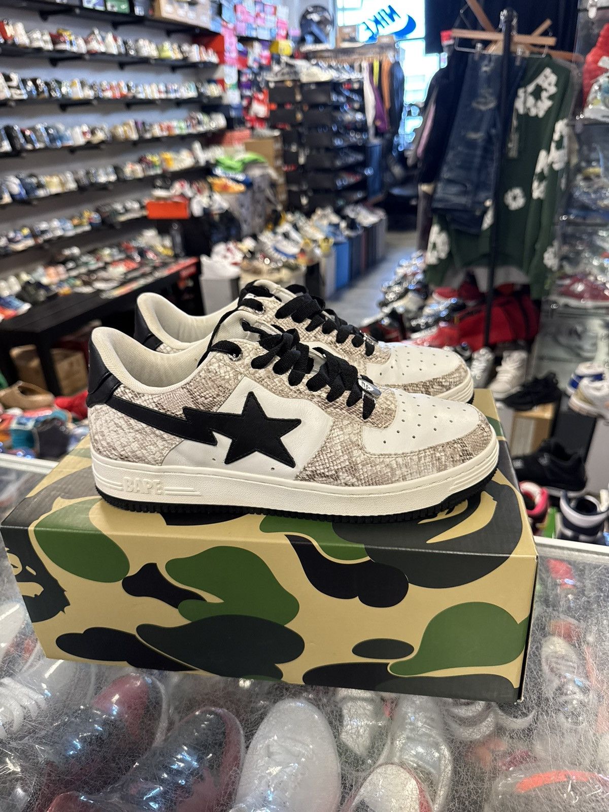 Bape low top sneaker pre owned size 9