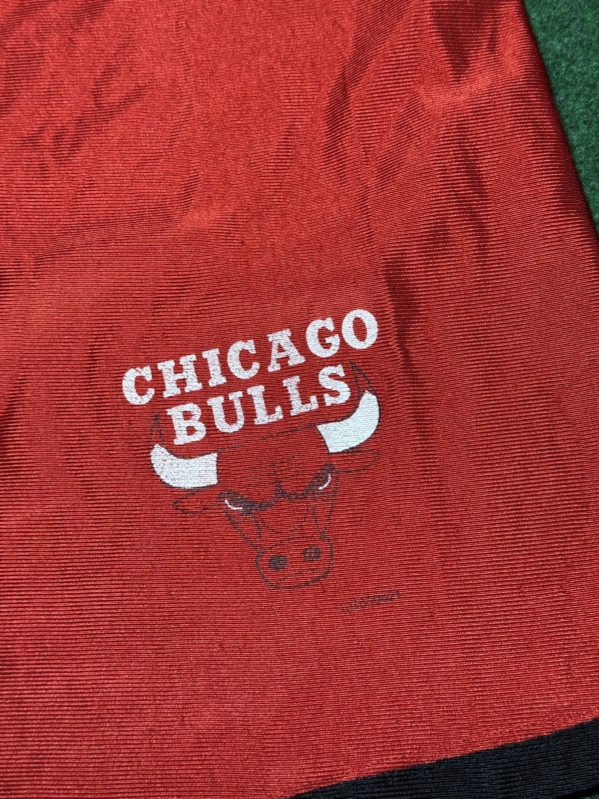 Logo 7 Chicago Bulls 90s Logo 7 Gym Basketball Shorts 33 Red NBA Size US 33 - 2 Thumbnail