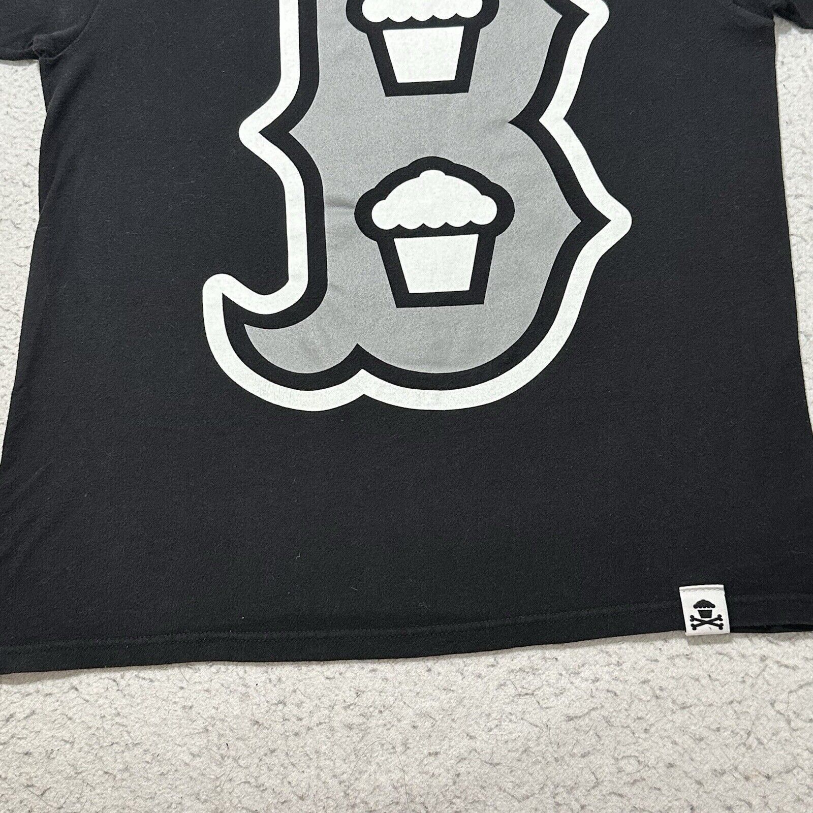 Johnny Cupcakes Johnny Cupcakes Medium Boston Red Sox Graphic T Shirt Size US M / EU 48-50 / 2 - 7 Thumbnail